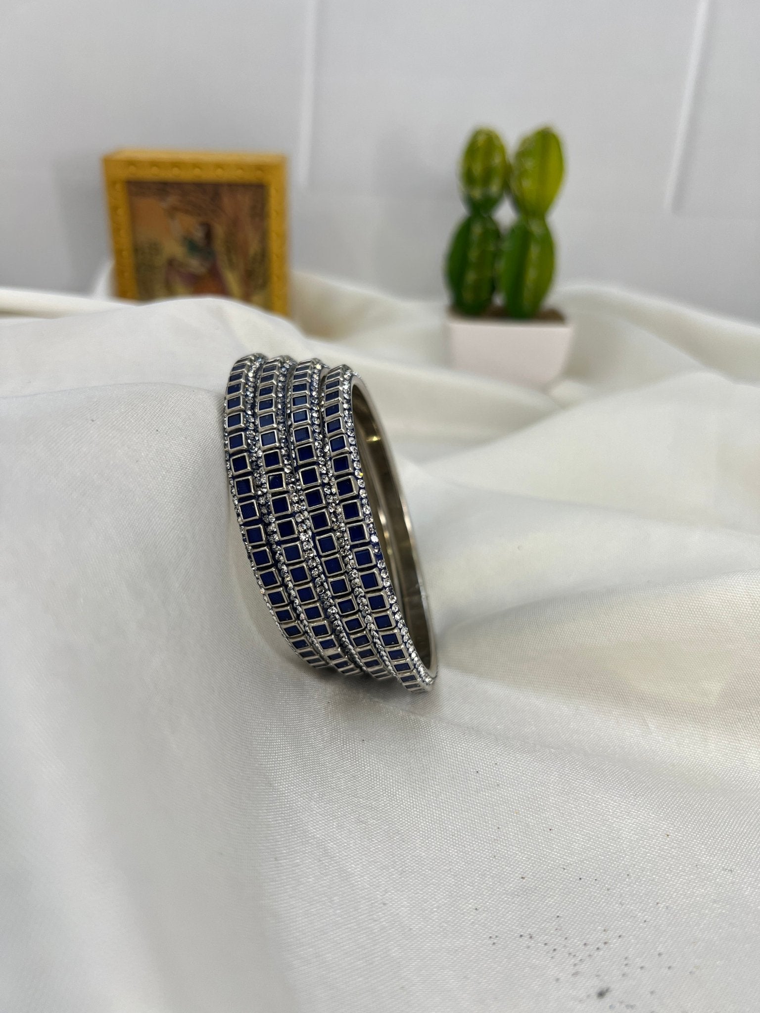 Metal Bangle Design 001 - Silver Base - Mahilas