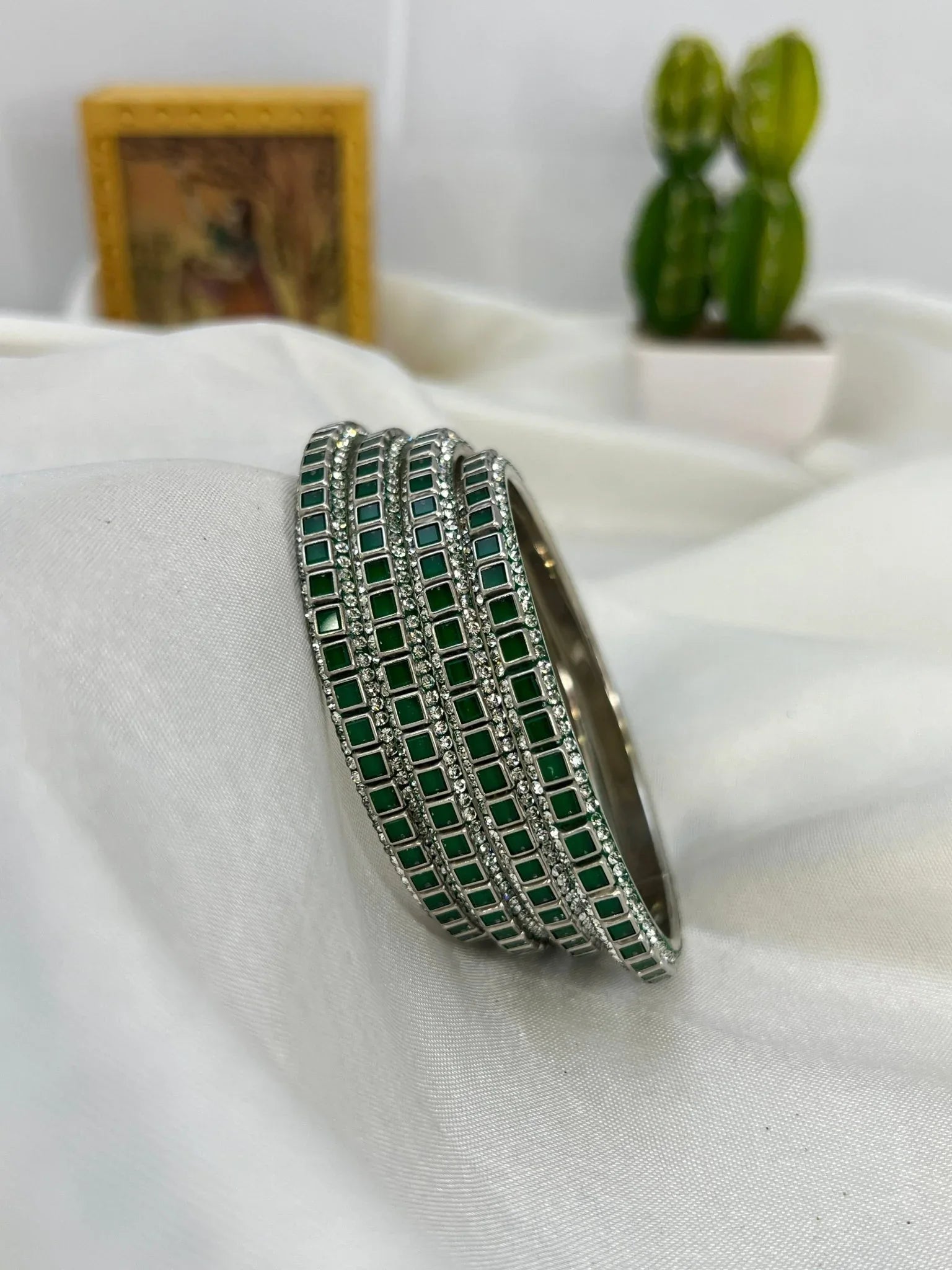 Metal Bangle Design 001 - Silver Base - Mahilas