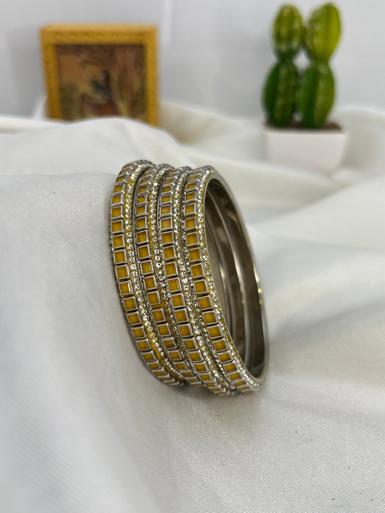 Metal Bangle Design 001 - Silver Base - Mahilas