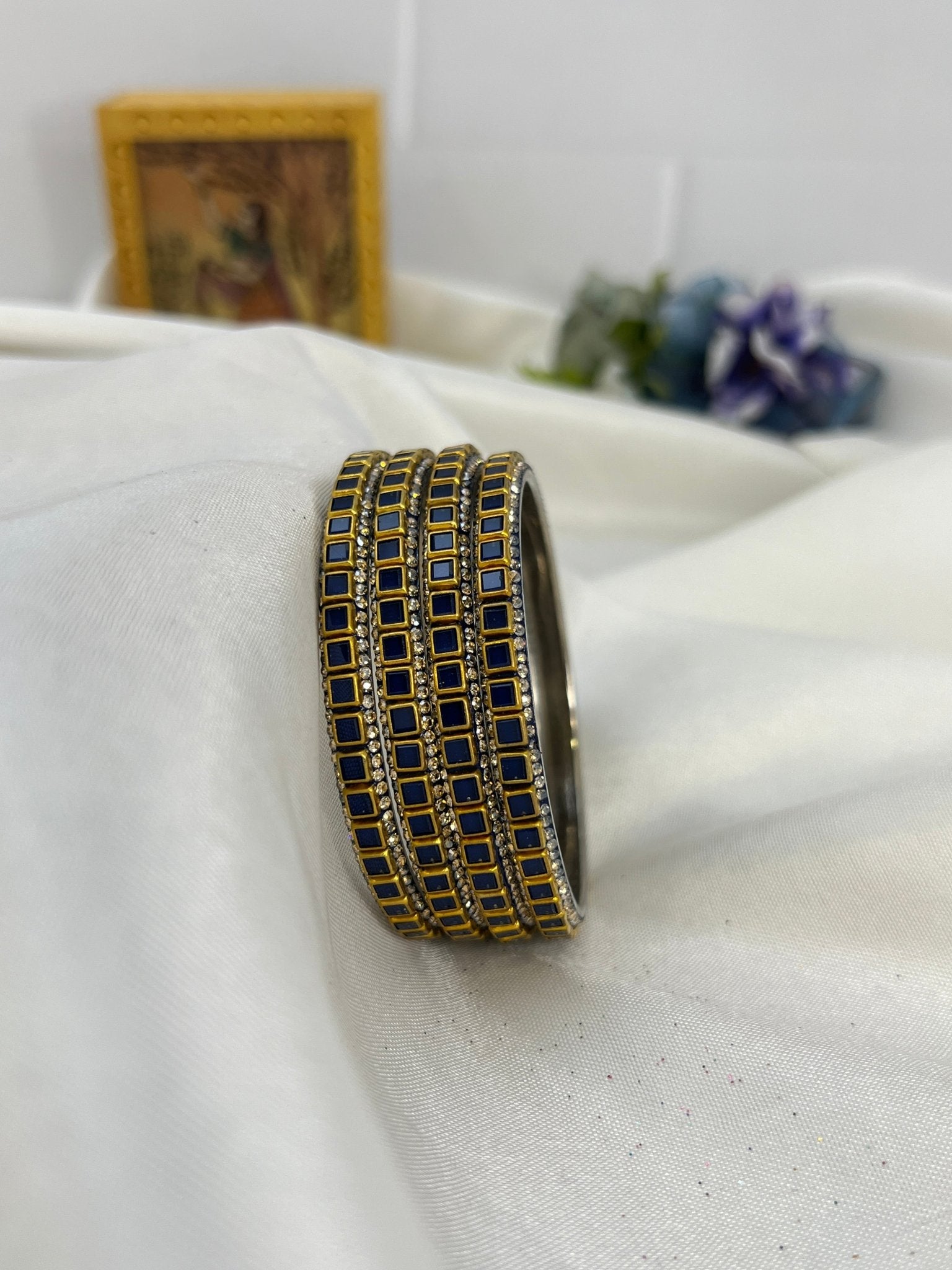 Metal Bangle Design 002 - Gold Base - Mahilas