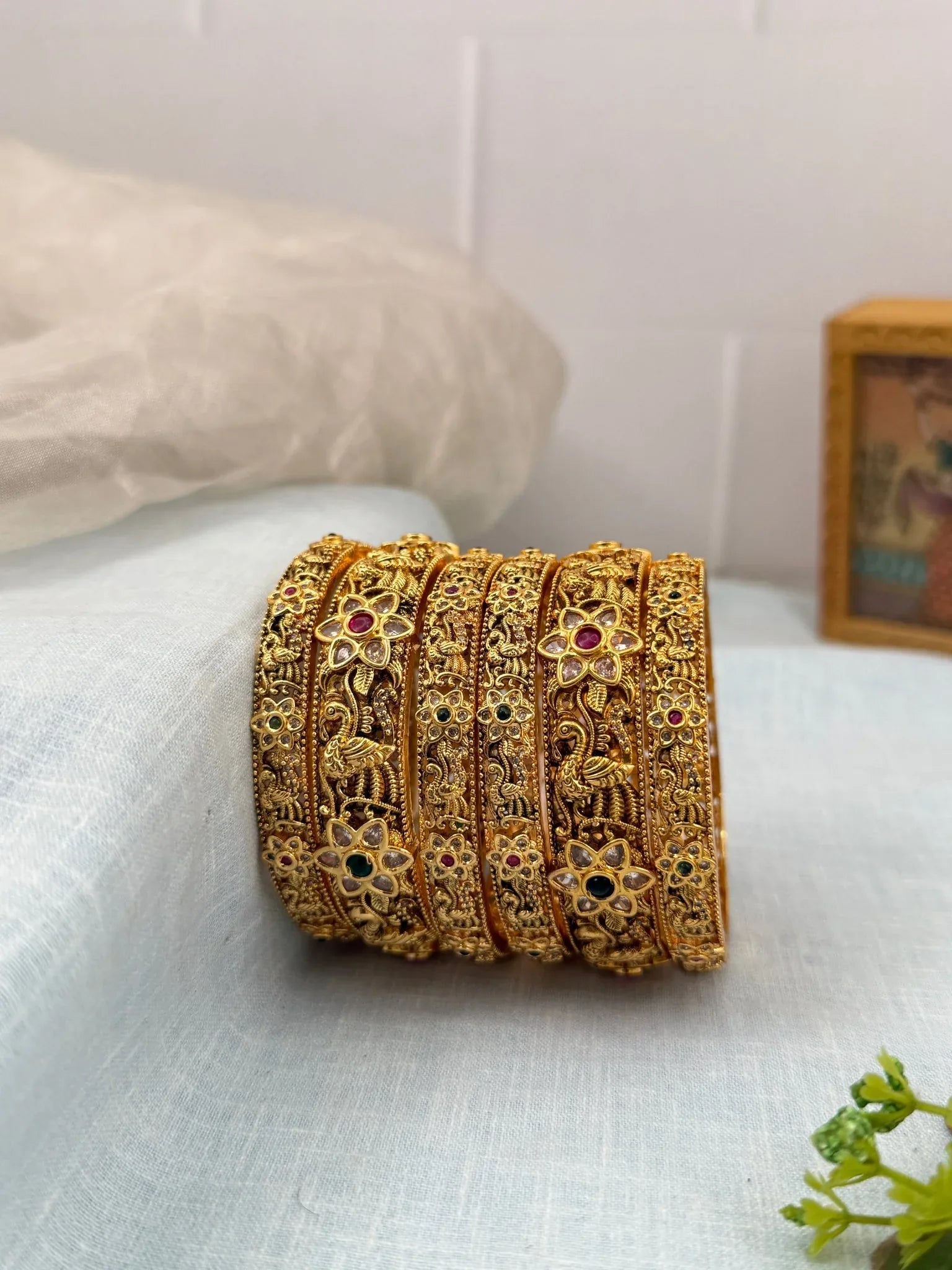 Royal Antique Bangles Set 7024 - Mahilas