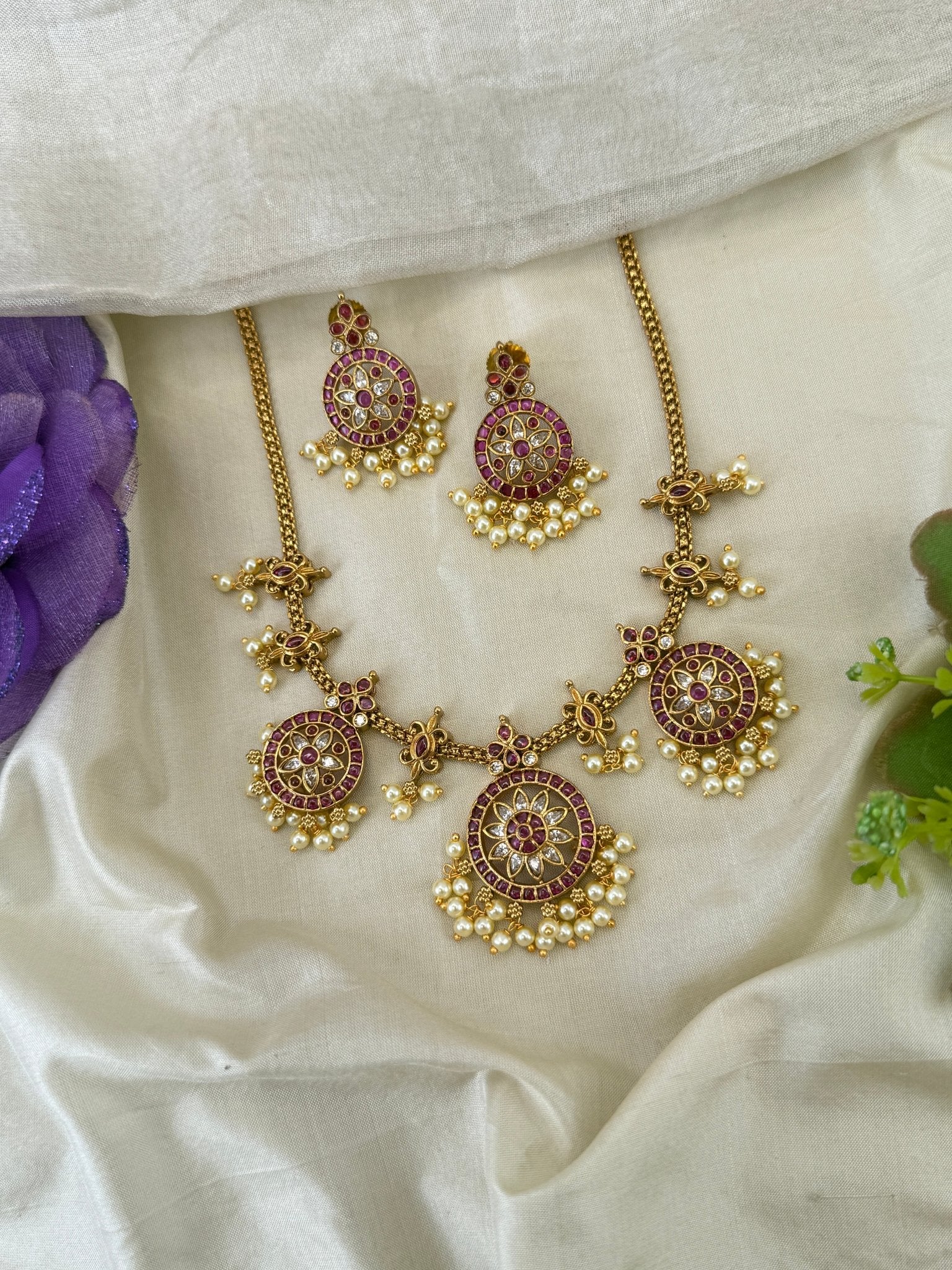Royal Antique Chakra Pendant Short Necklace Set 1225 - Mahilas