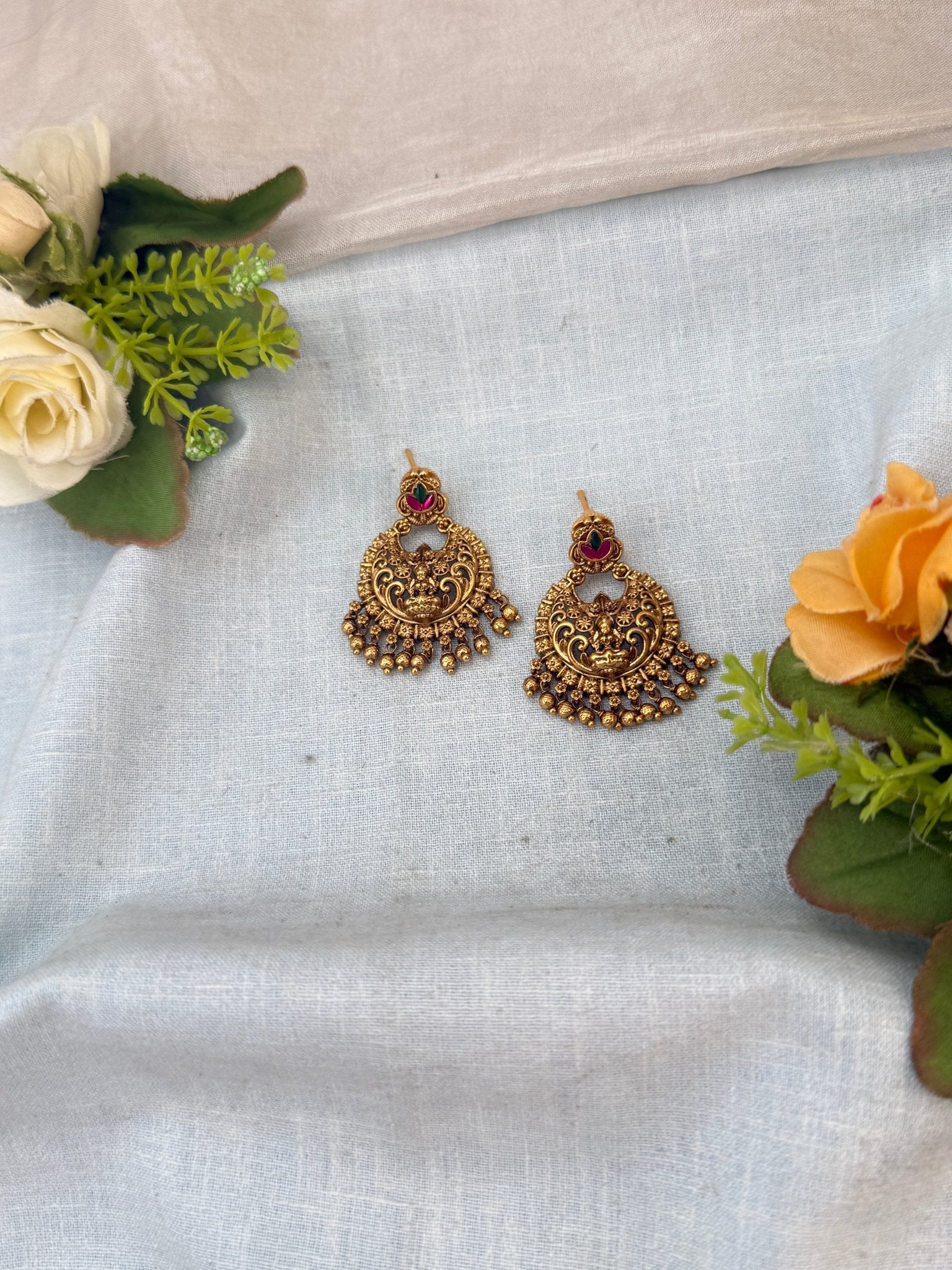 Royal Antique Earrings 0977 - Mahilas