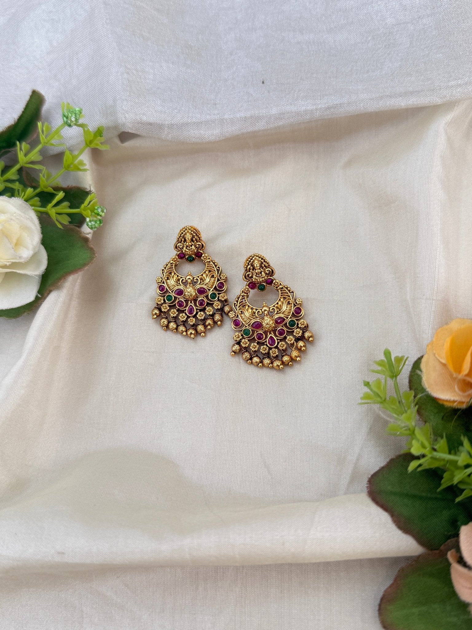 Royal Antique Earrings 1010 - Mahilas