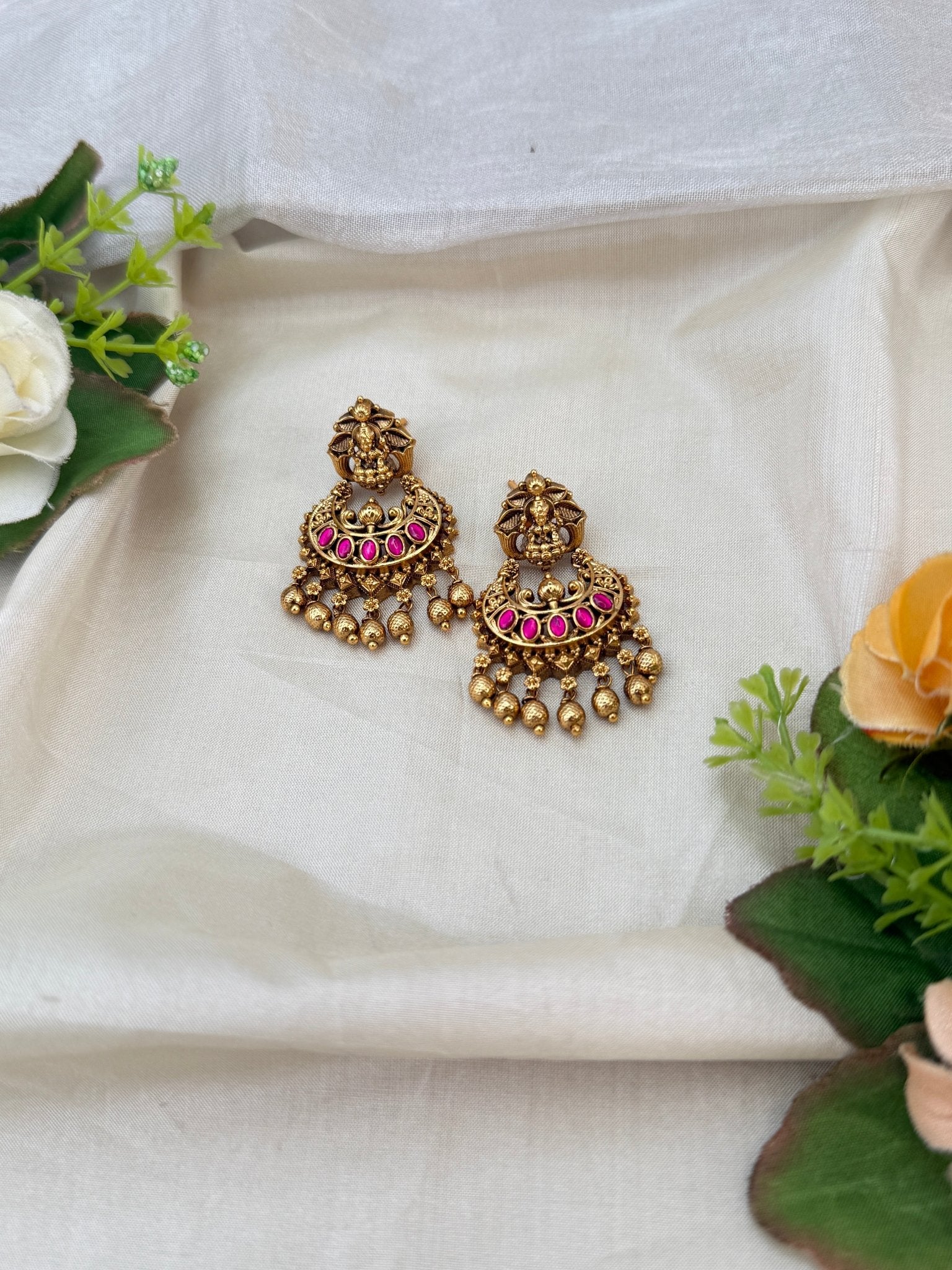 Royal Antique Earrings 1014 - Mahilas