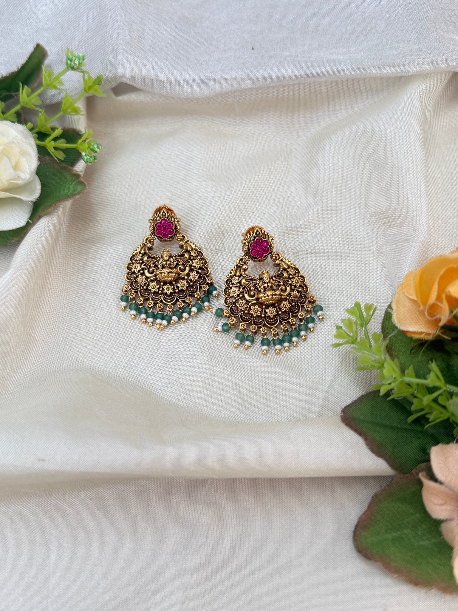 Royal Antique Earrings 1019 - Mahilas