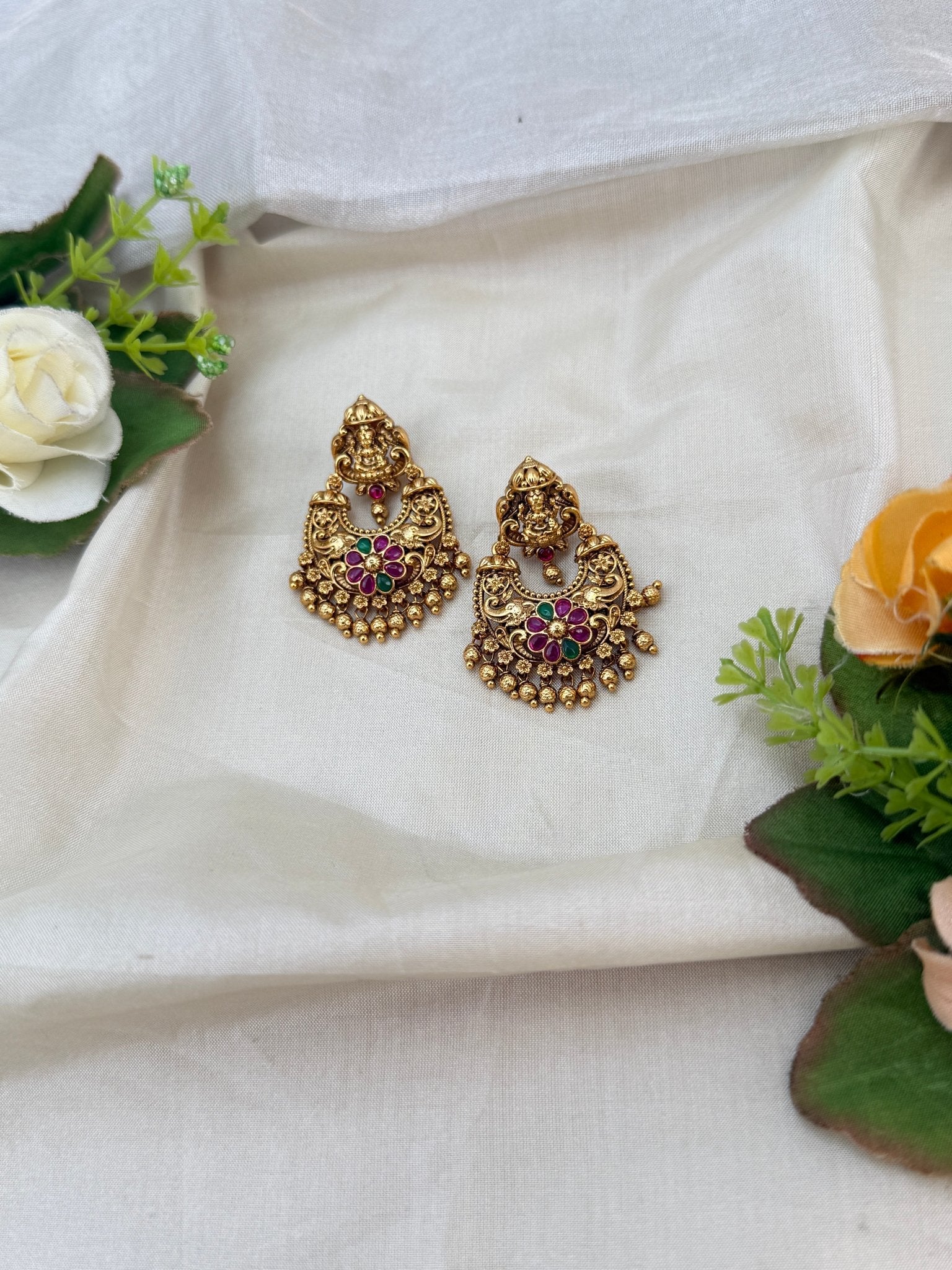 Royal Antique Earrings 1020 - Mahilas
