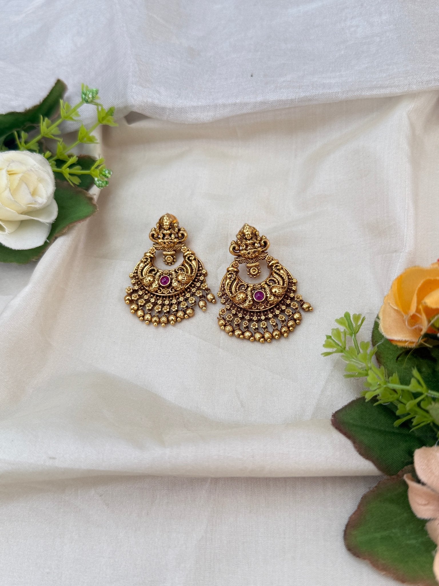 Royal Antique Earrings 1021 - Mahilas