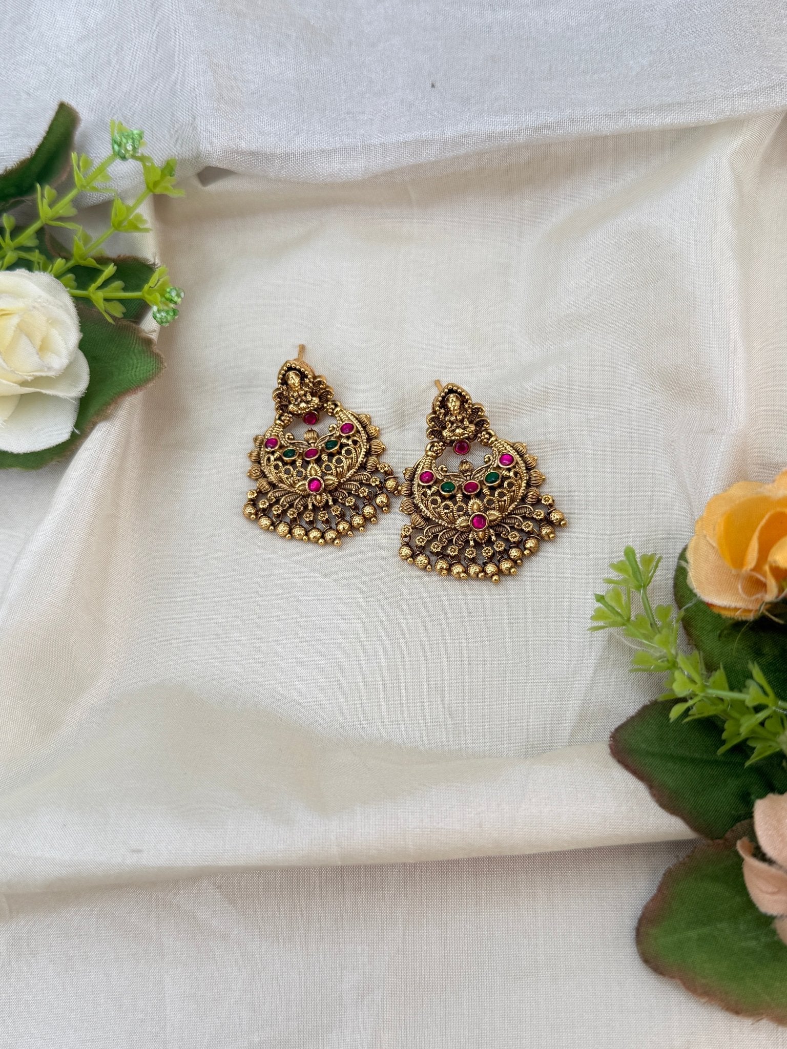 Royal Antique Earrings 1022 - Mahilas