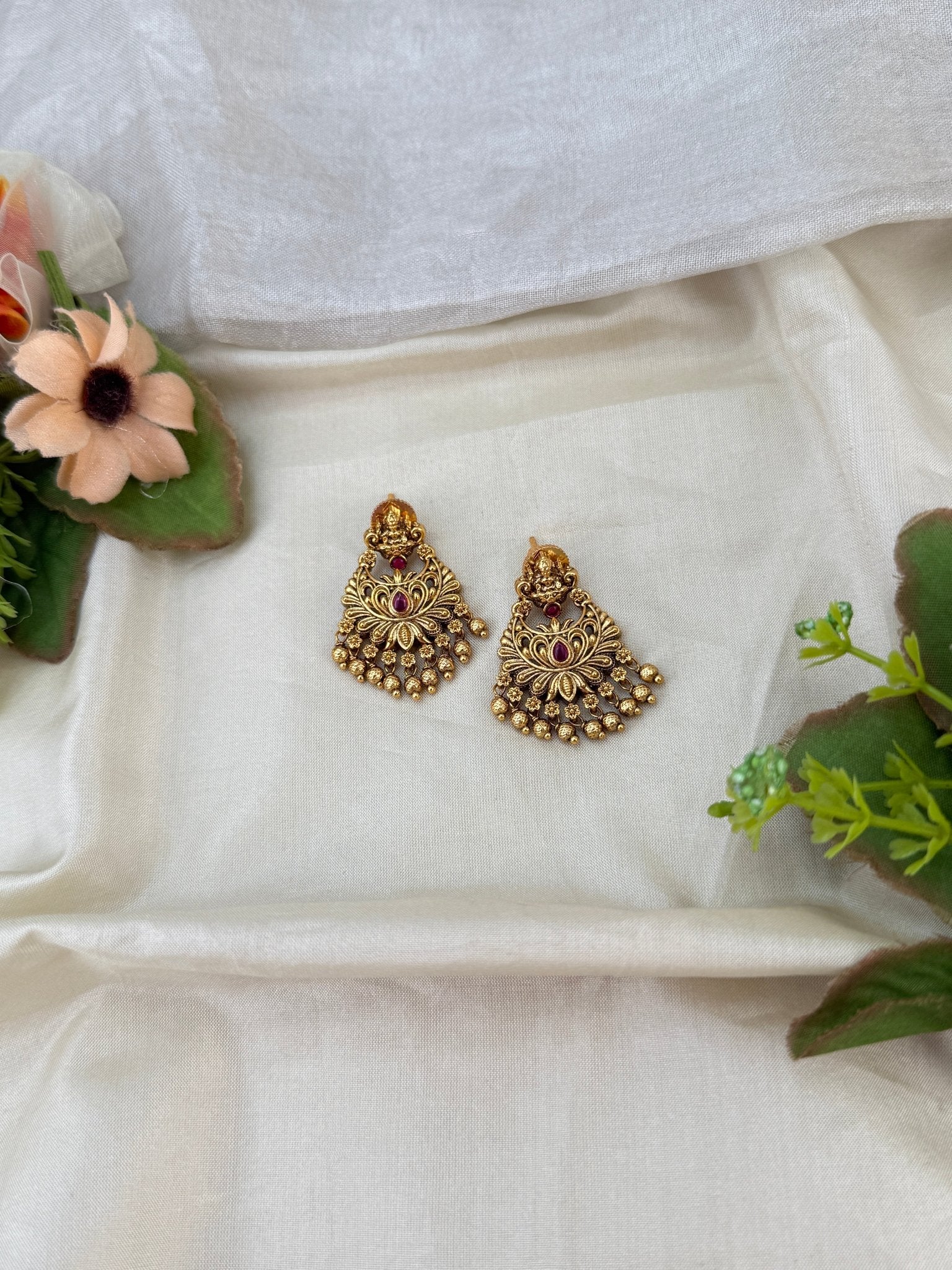 Royal Antique Earrings 1023 - Mahilas