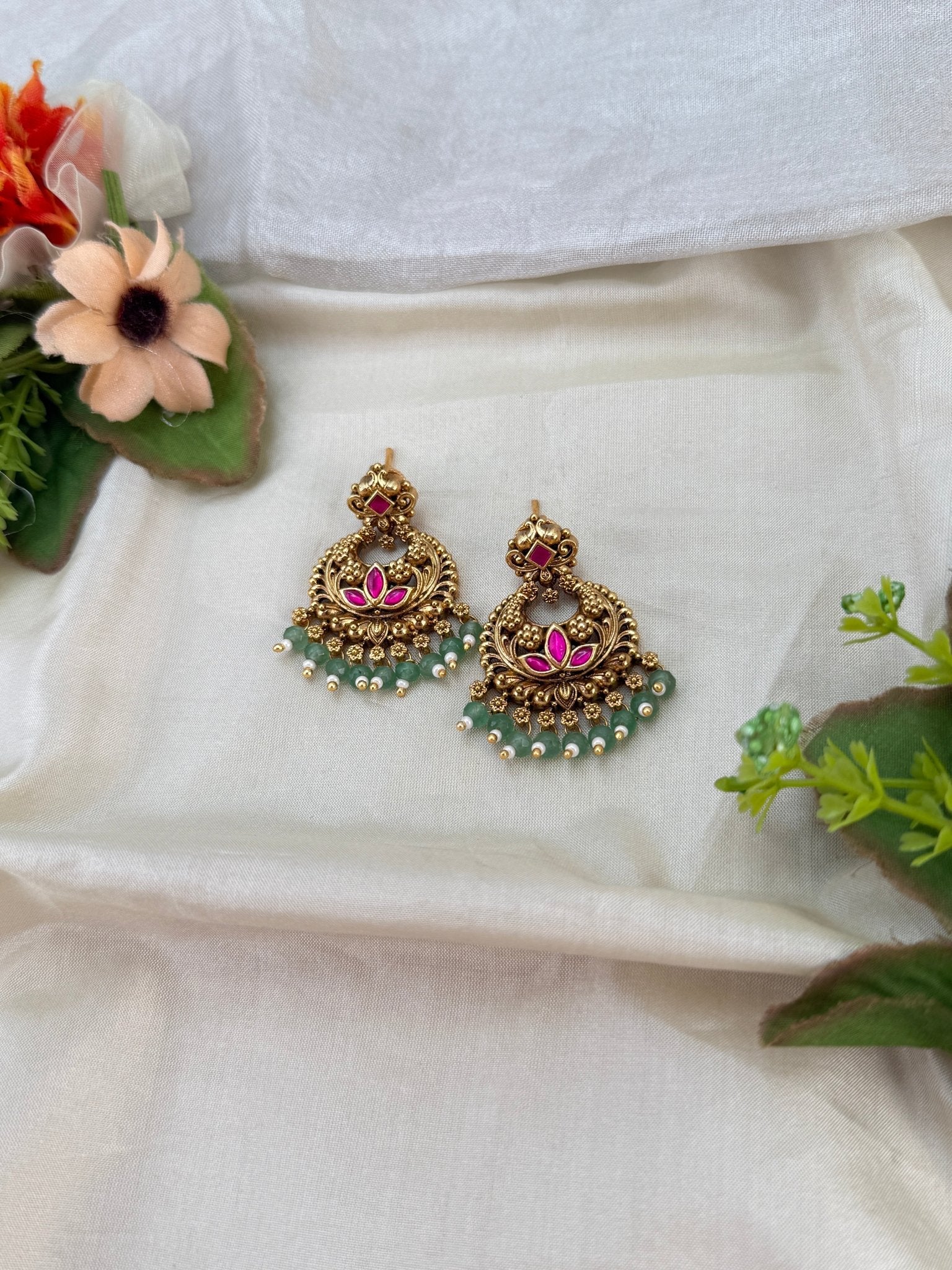 Royal Antique Earrings 1026 - Mahilas