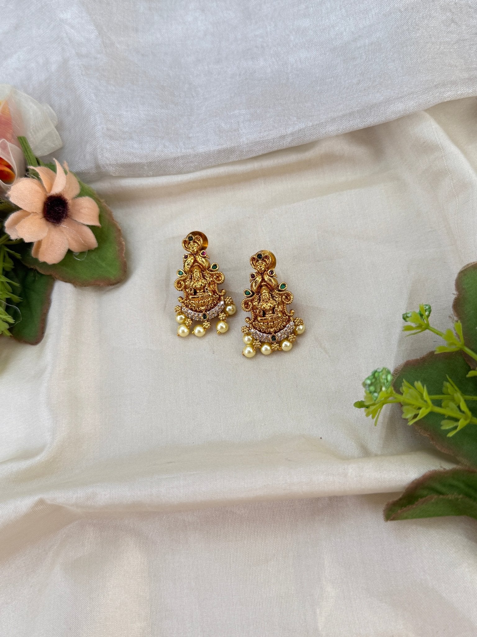 Royal Antique Earrings 1027 - Mahilas