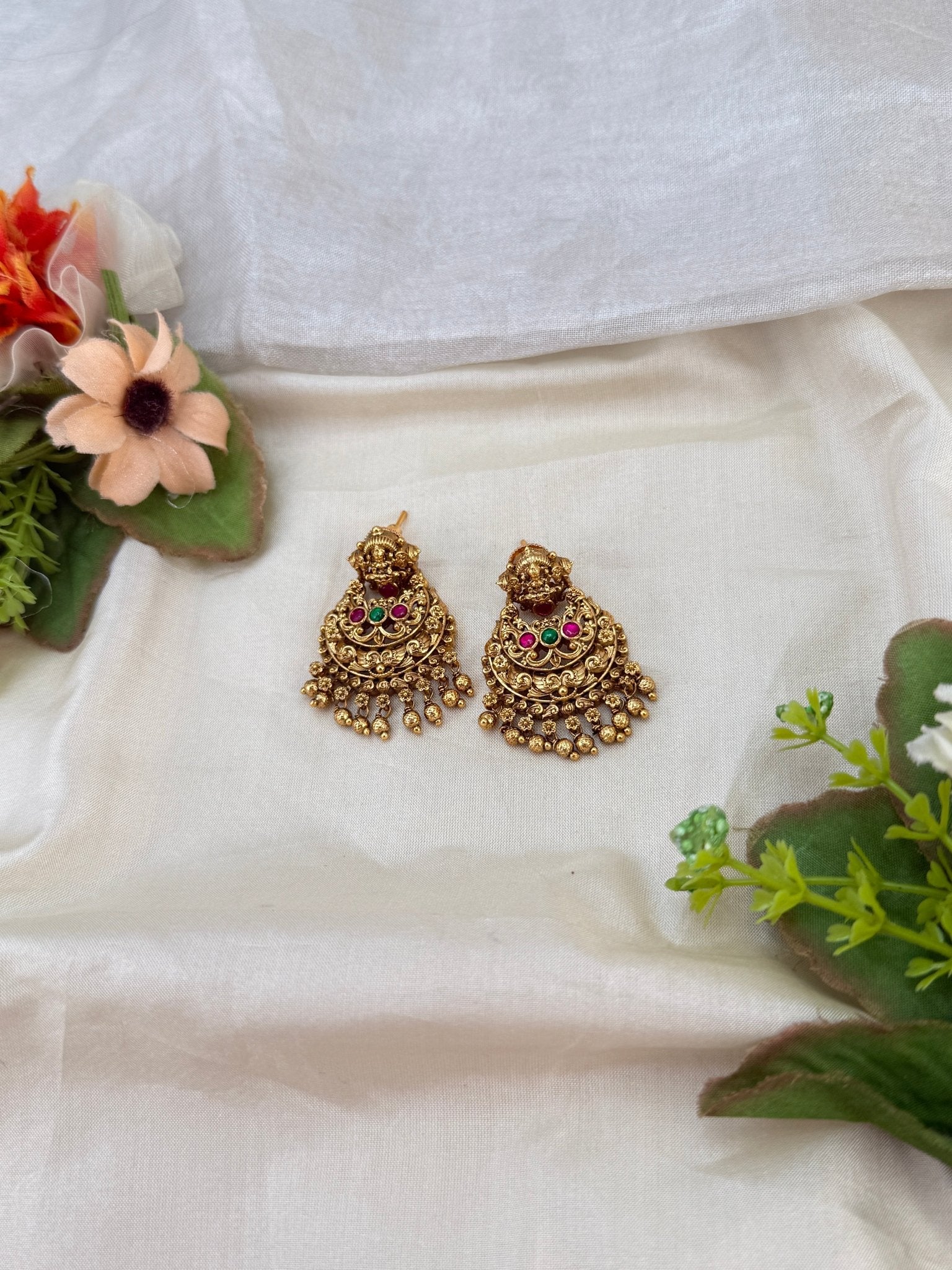 Royal Antique Earrings 1035 - Mahilas