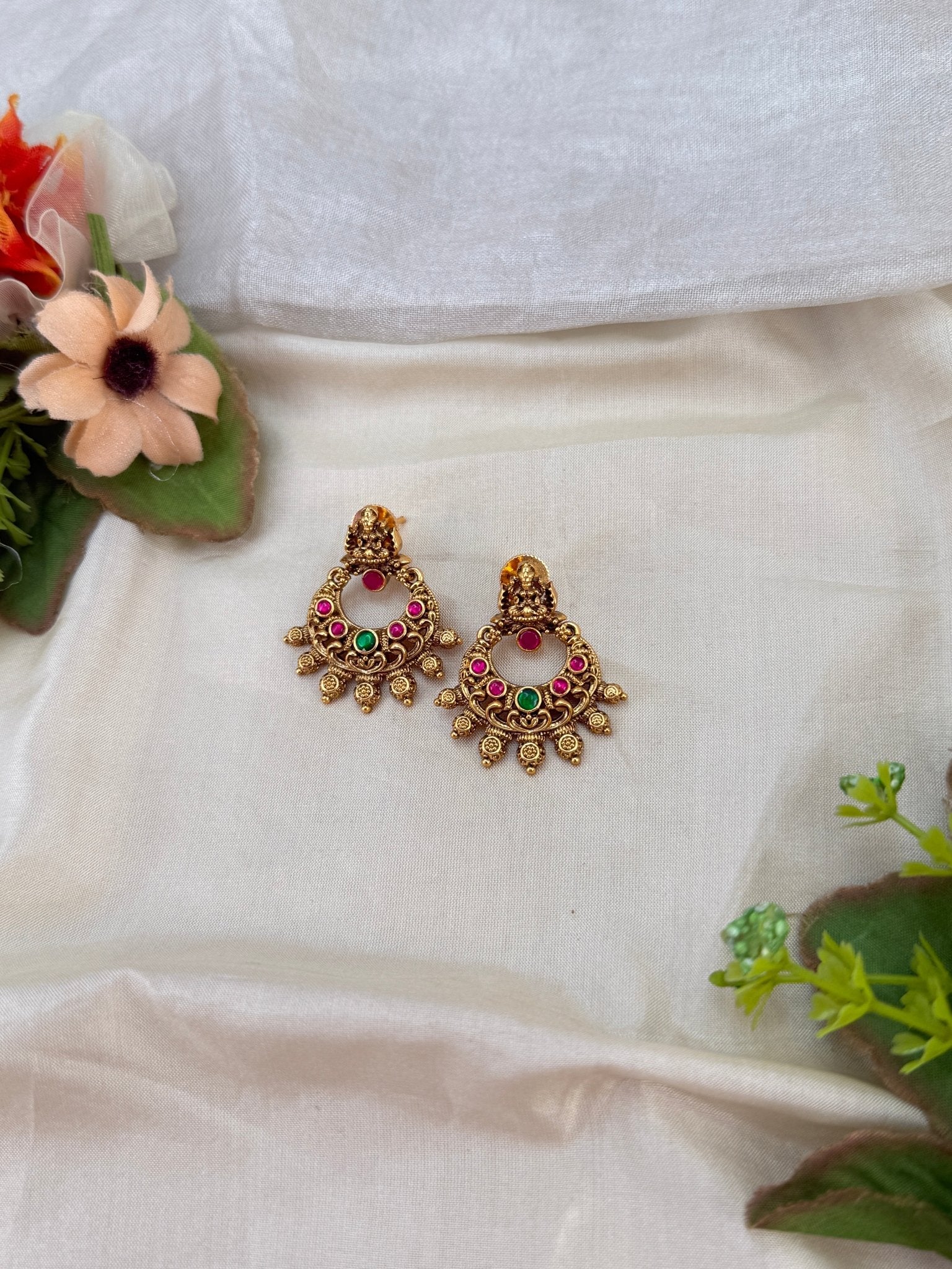 Royal Antique Earrings 1041 - Mahilas