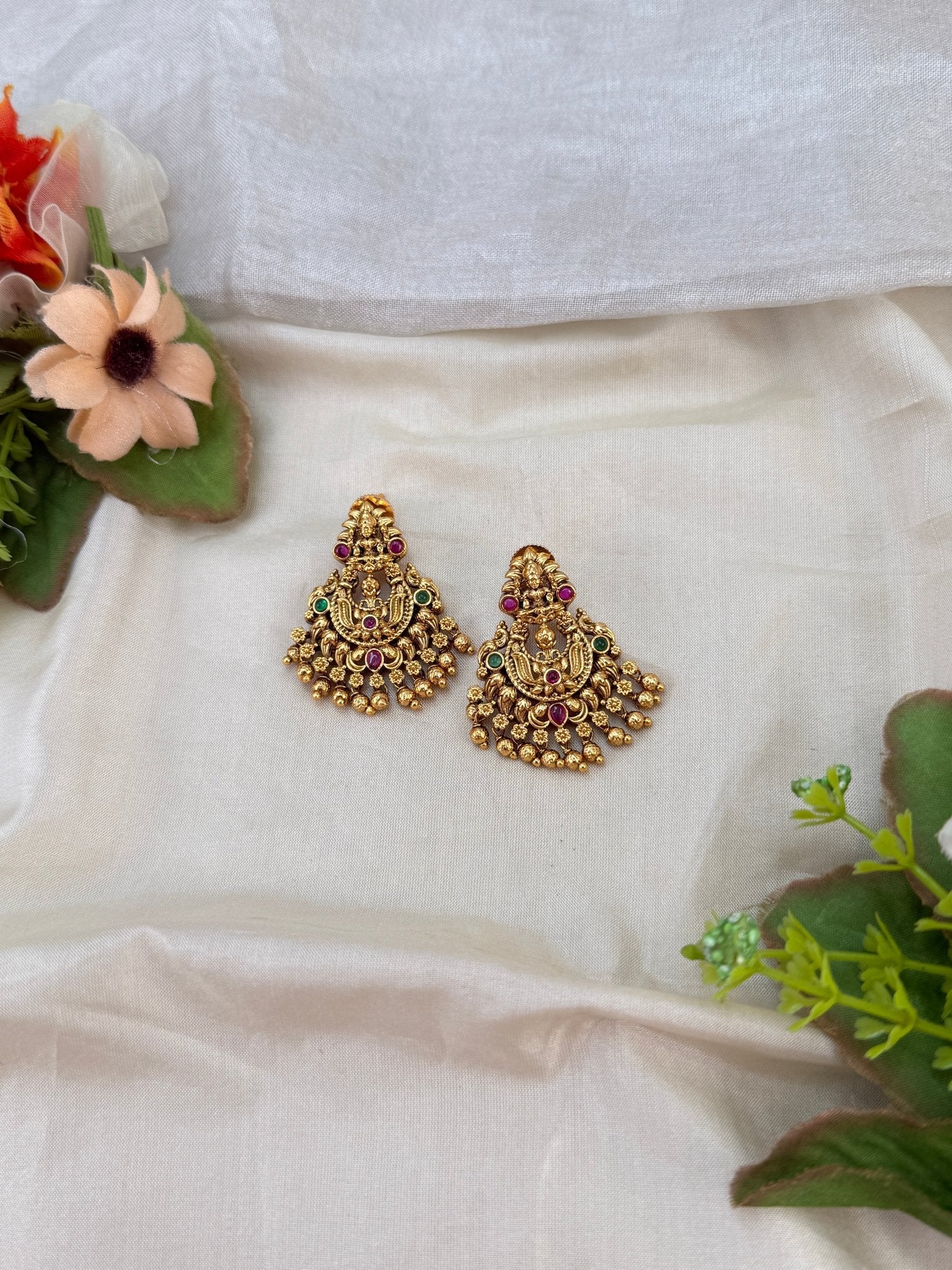 Royal Antique Earrings 1042 - Mahilas