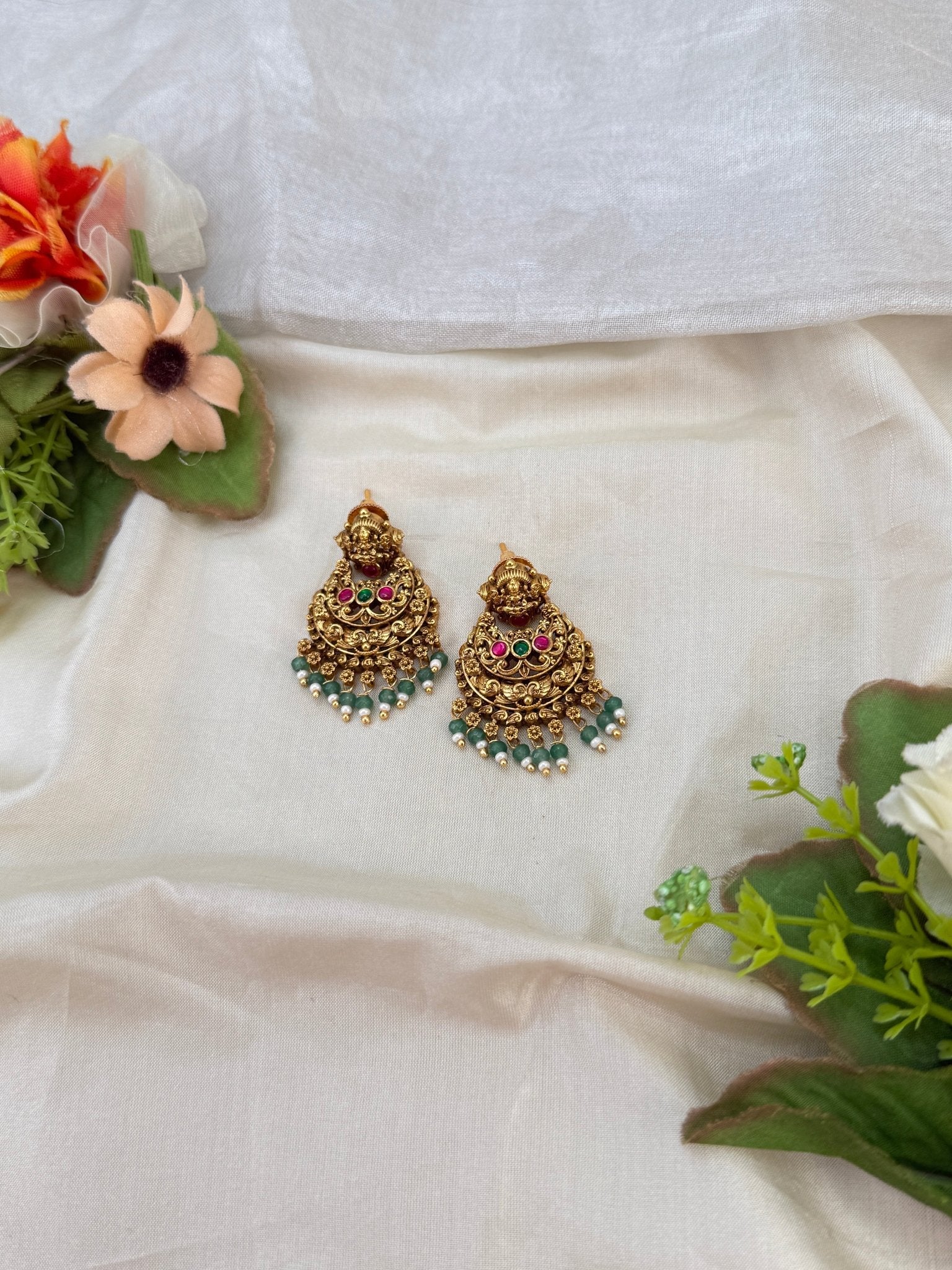 Royal Antique Earrings 1043 - Mahilas