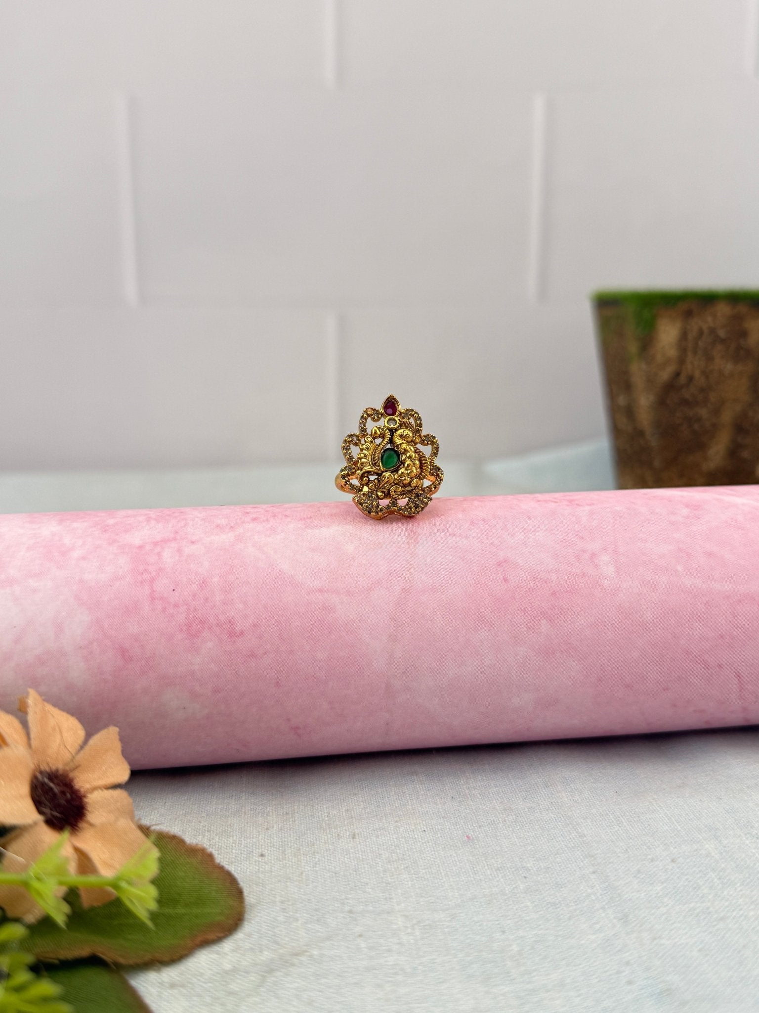 Royal Antique Finger Ring 464 - Mahilas