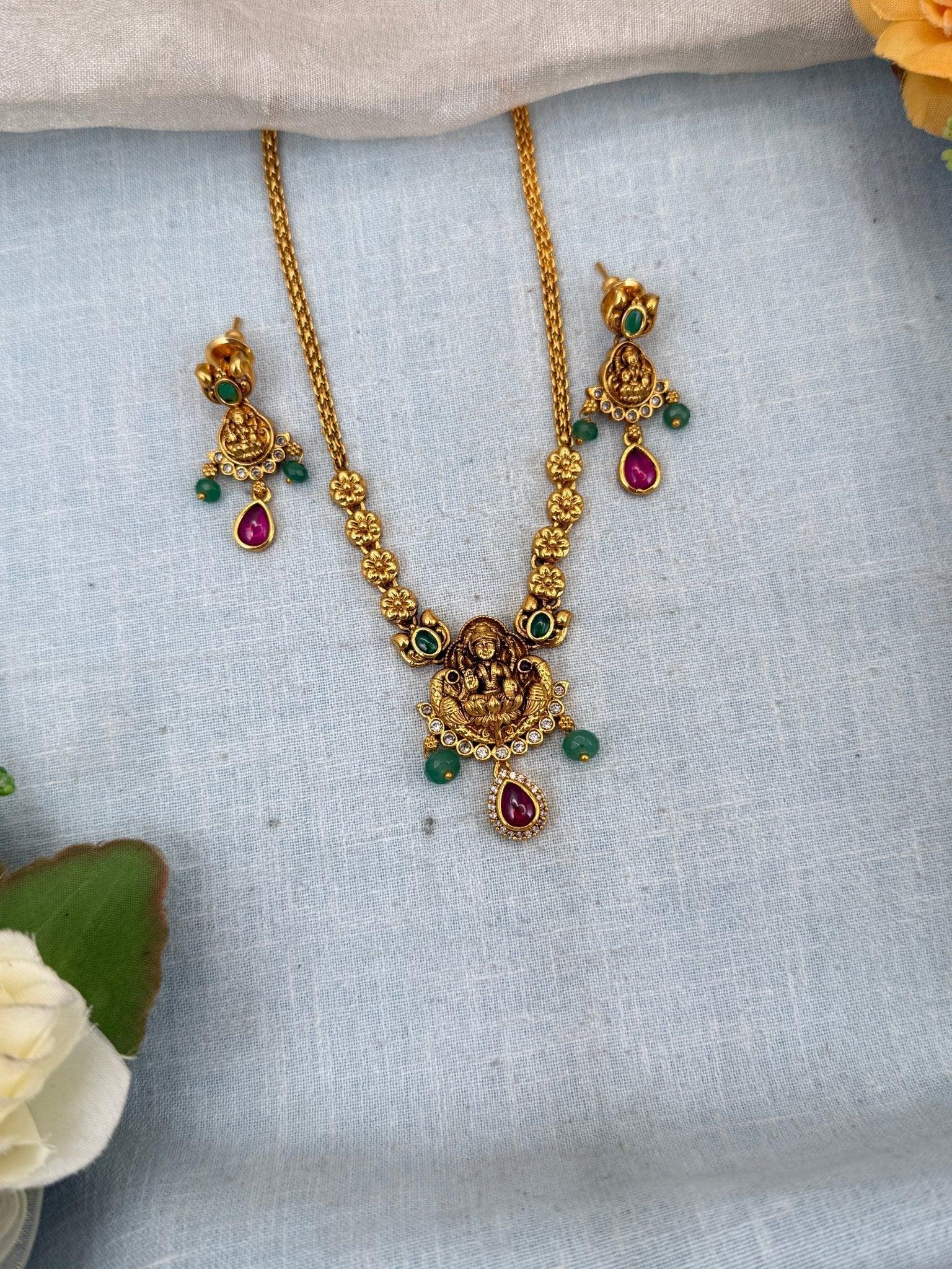 Royal Antique Flower Lakshmi Short Necklace Set 0143 - Mahilas