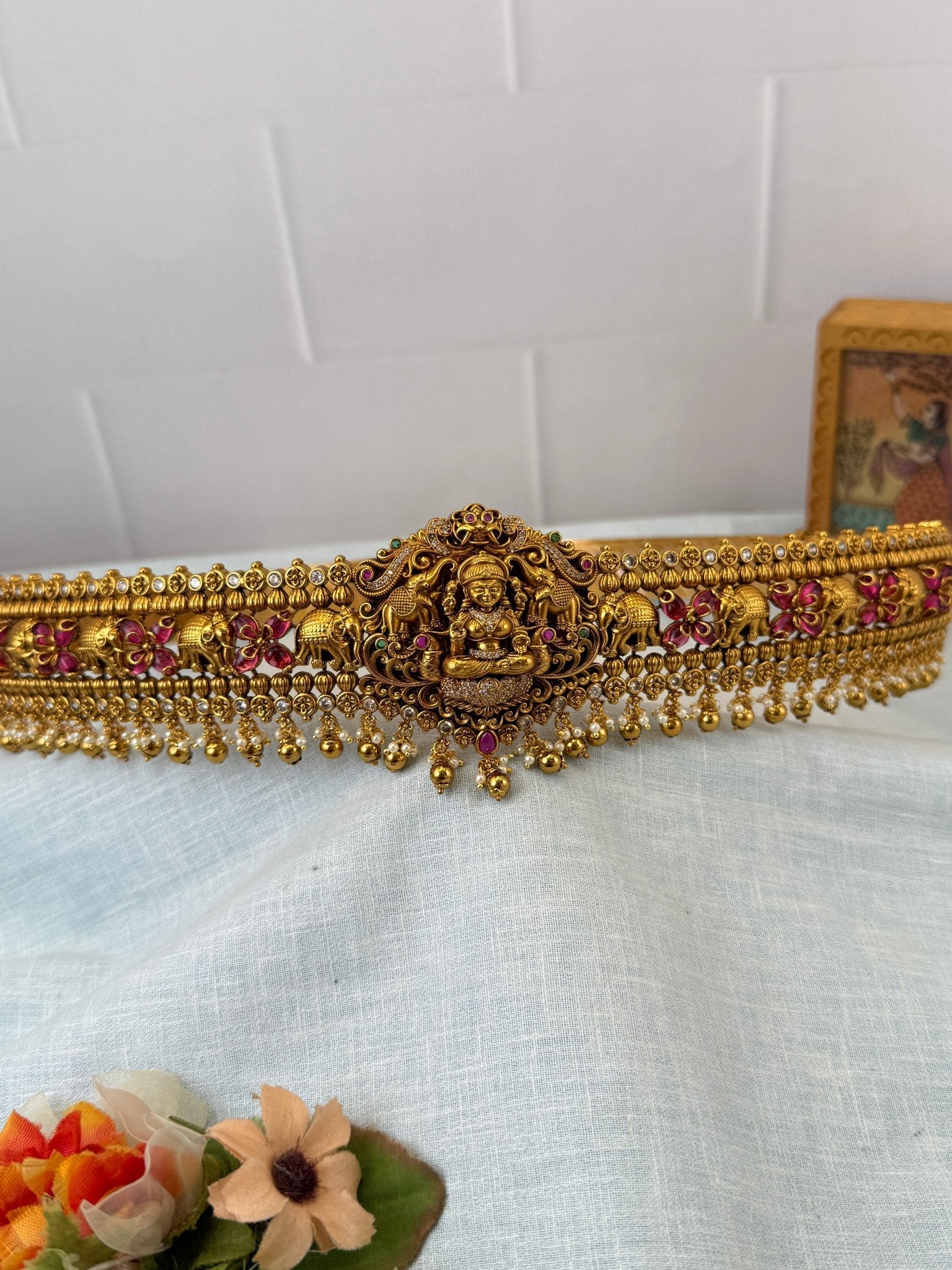 Royal Antique Gaja Lakshmi Vaddanam Kamarbandh 8117 - Mahilas