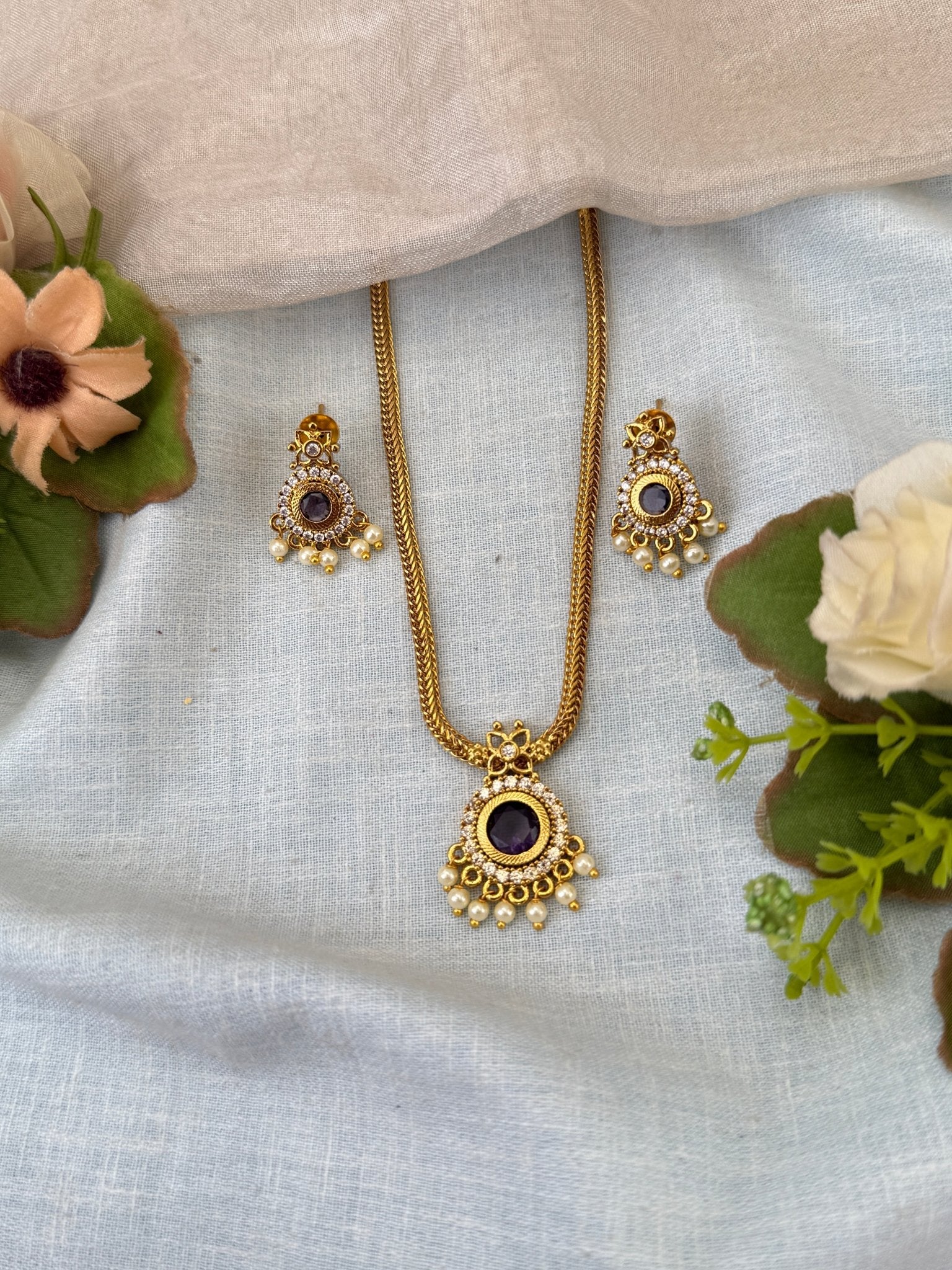 Royal Antique Gold Like Short Necklace Set 0968 - Mahilas