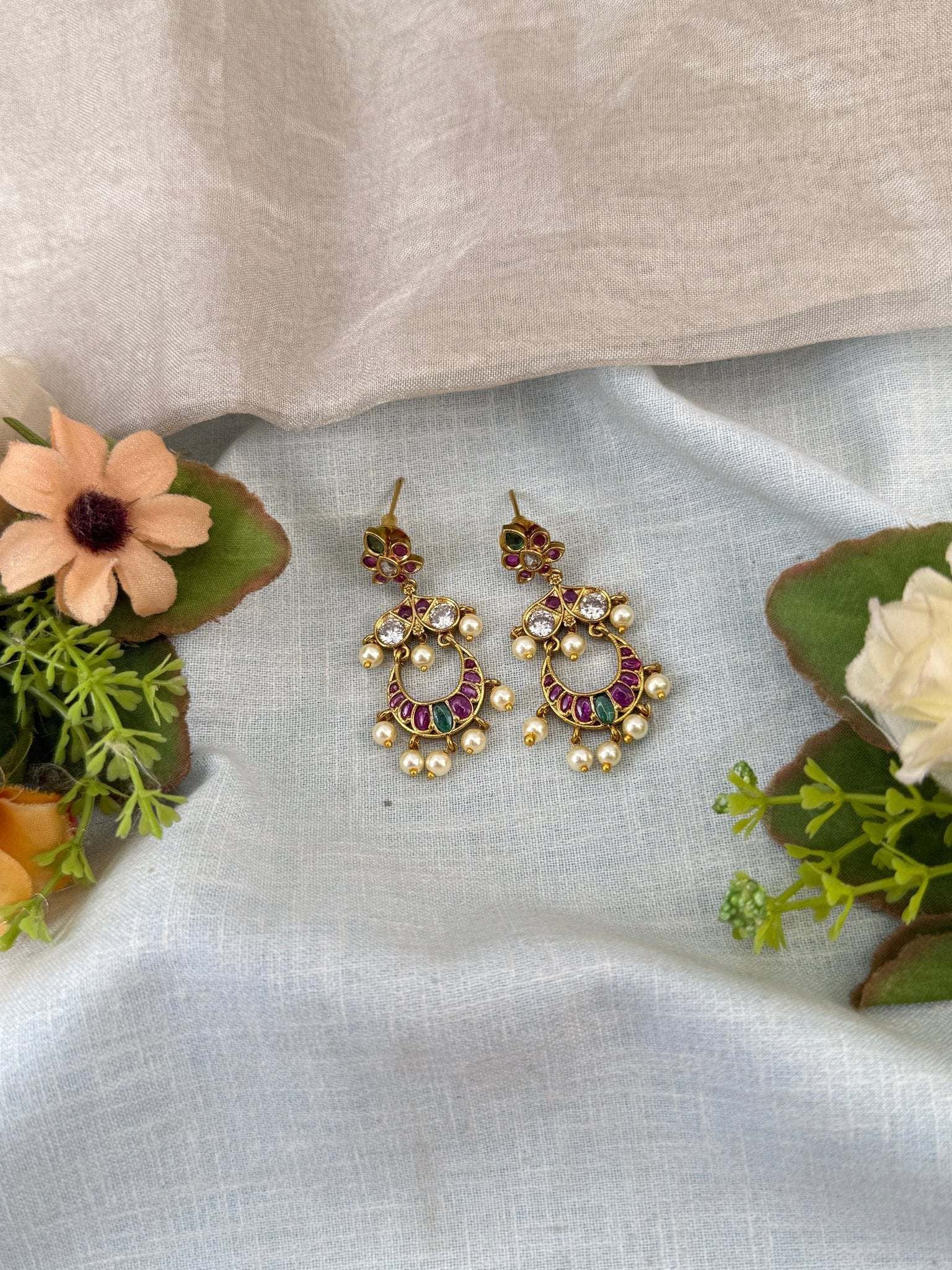 Royal Antique Hanging Earrings 11115 - Mahilas