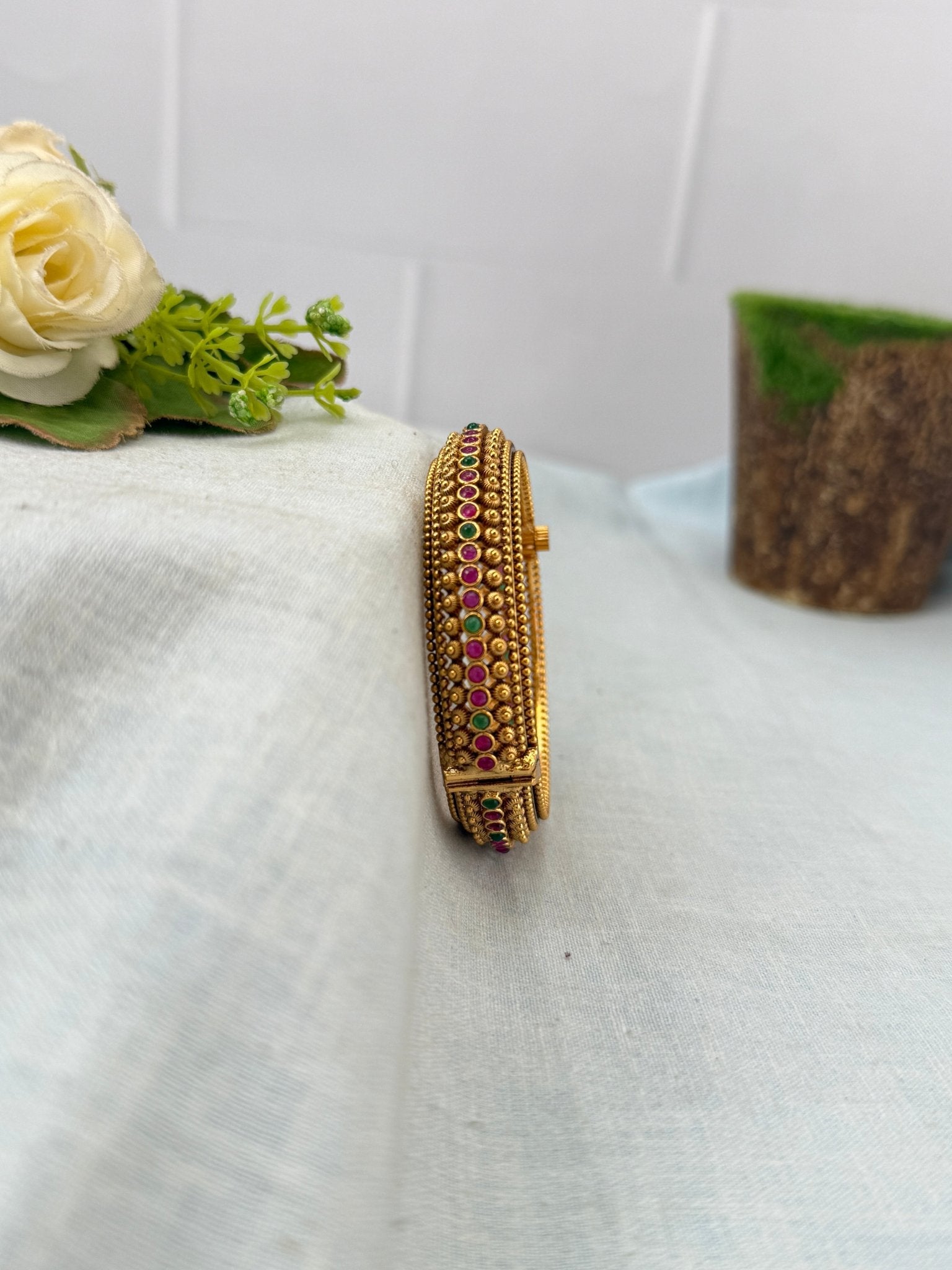 Royal Antique Kada Bangle 7208 - Mahilas