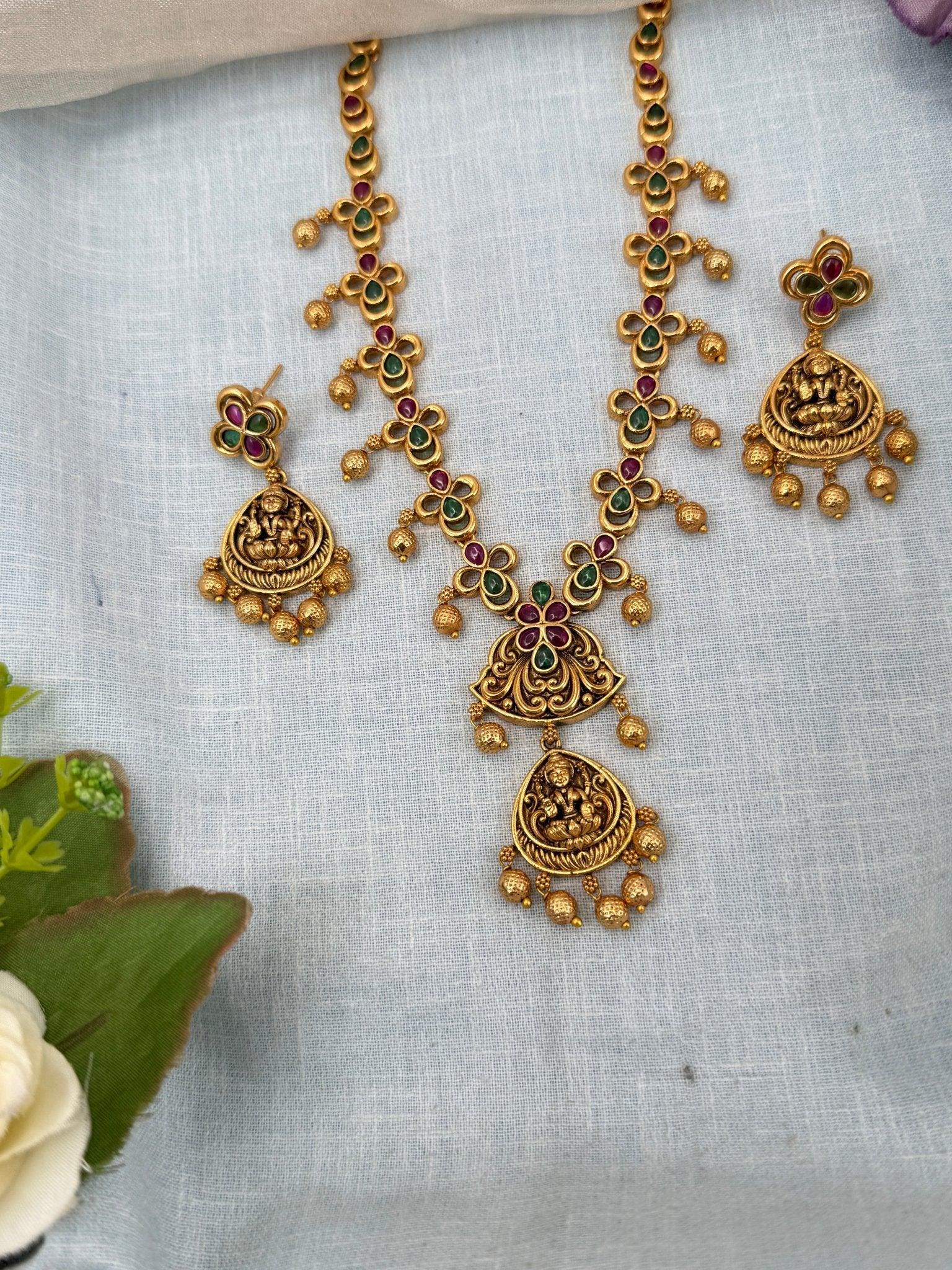 Royal Antique Lakshmi Pendant Necklace Set 0194 - Mahilas