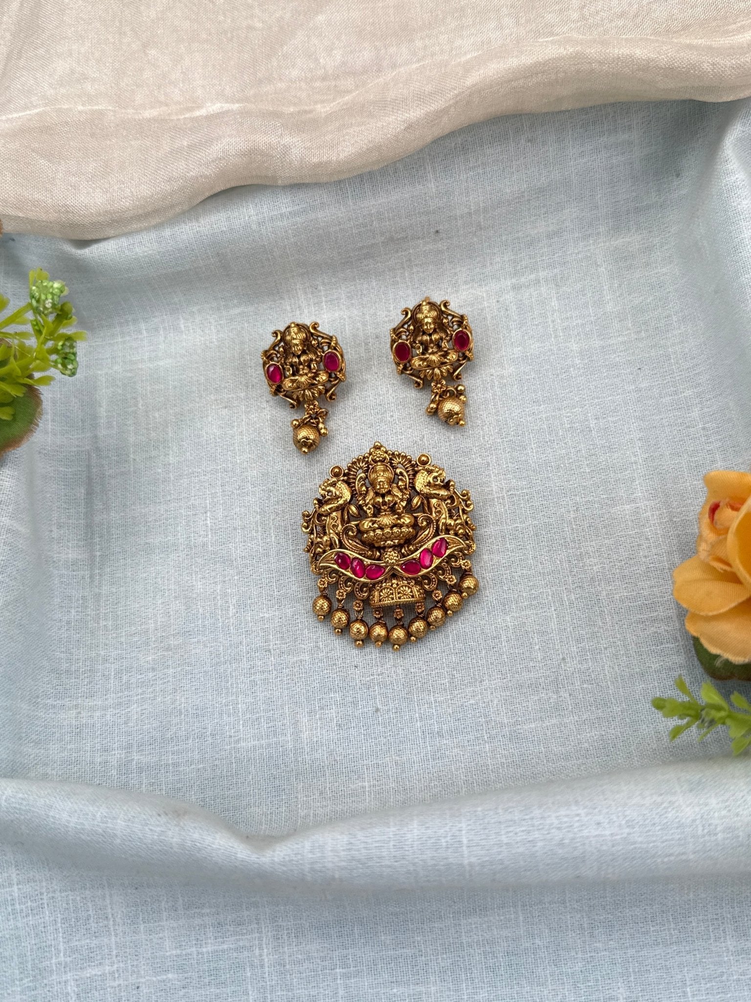 Royal Antique Lakshmi Pendant Set 297 - Mahilas
