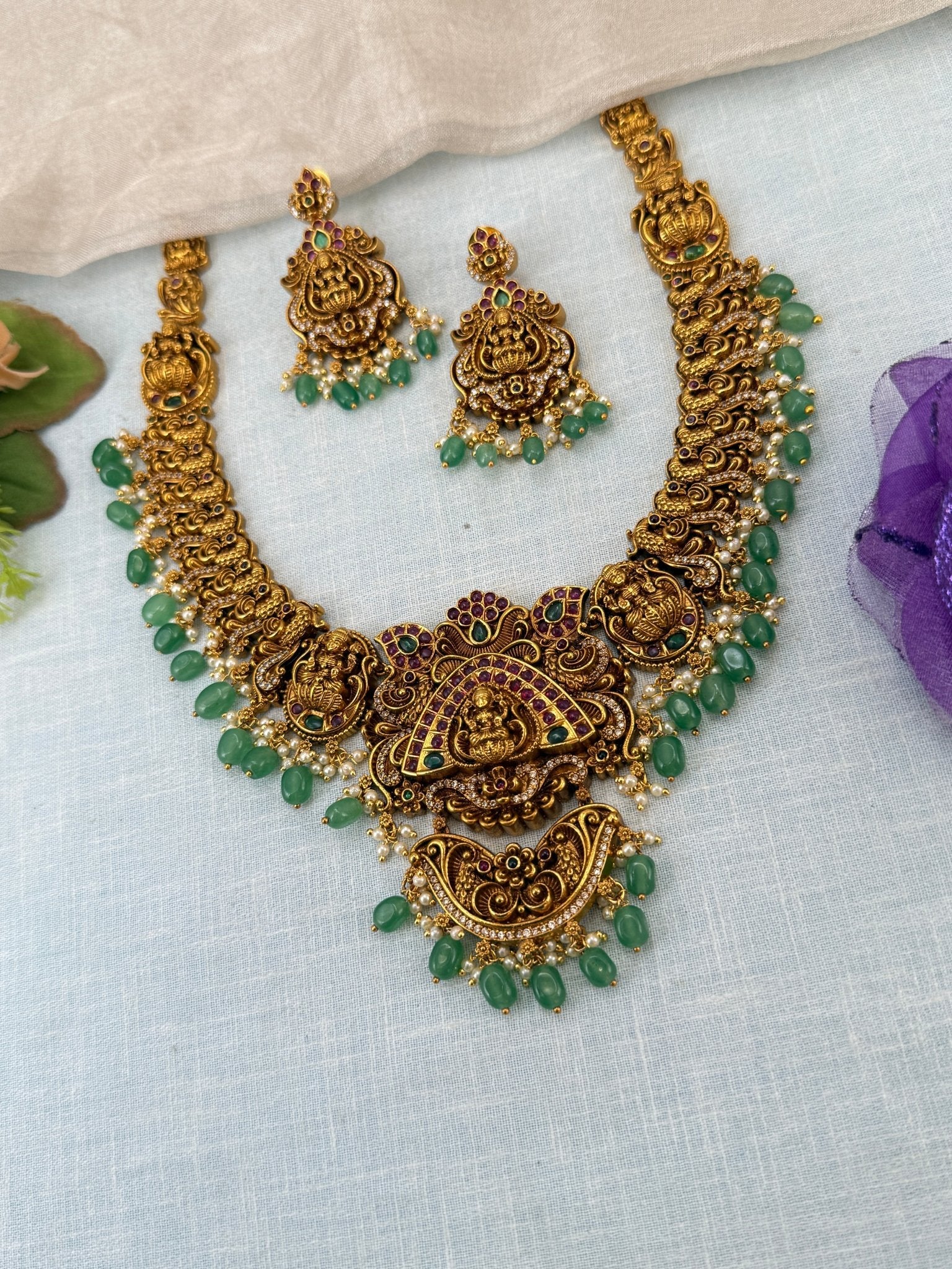 Royal Antique Lakshmi Pendant Short Necklace Set 0934 - Mahilas