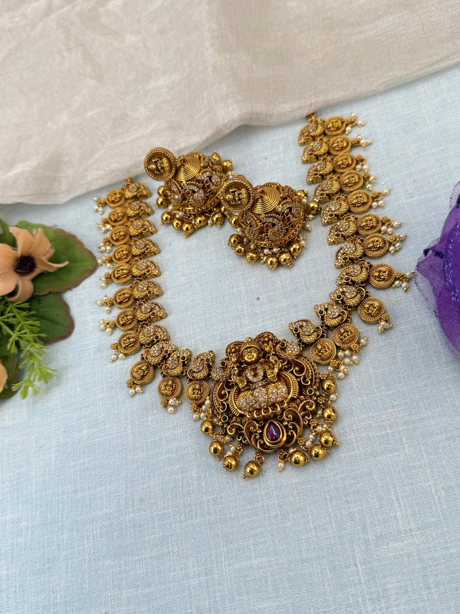 Royal Antique Lakshmi Pendant Short Necklace Set 0935 - Mahilas