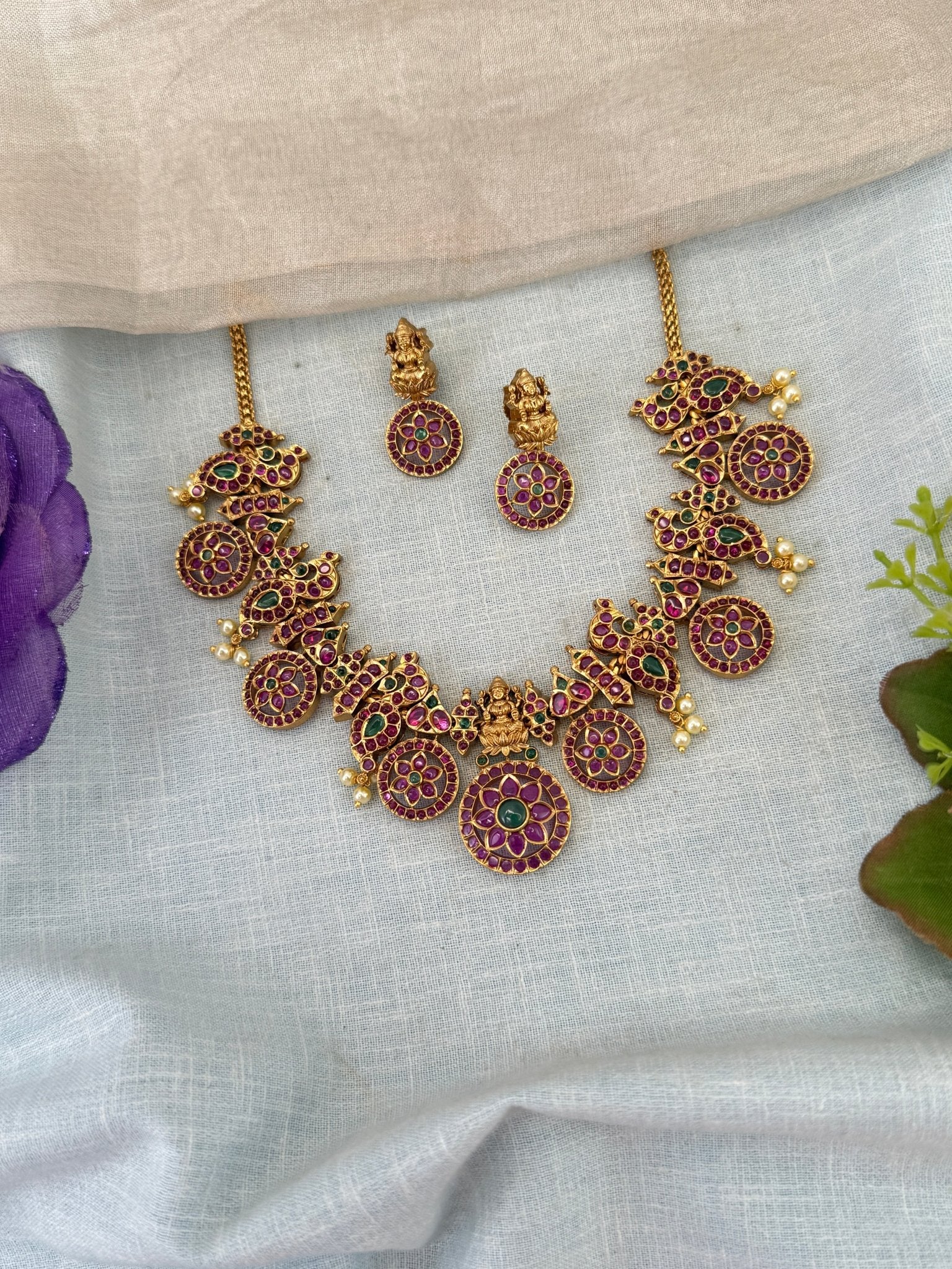 Royal Antique Lakshmi Shanku Chakra Short Necklace Set 1203 - Mahilas