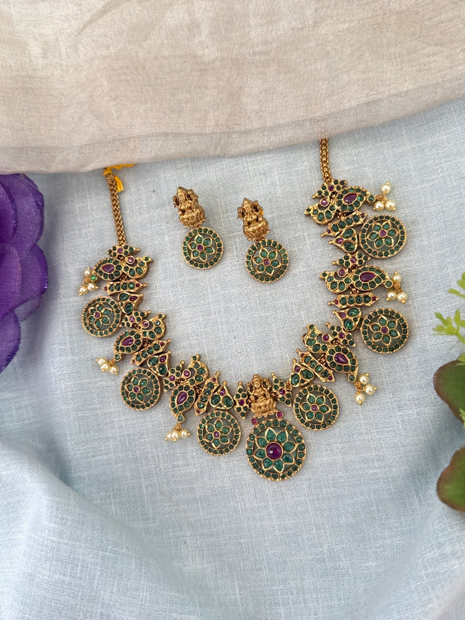 Royal Antique Lakshmi Shanku Chakra Short Necklace Set 1221 - Mahilas