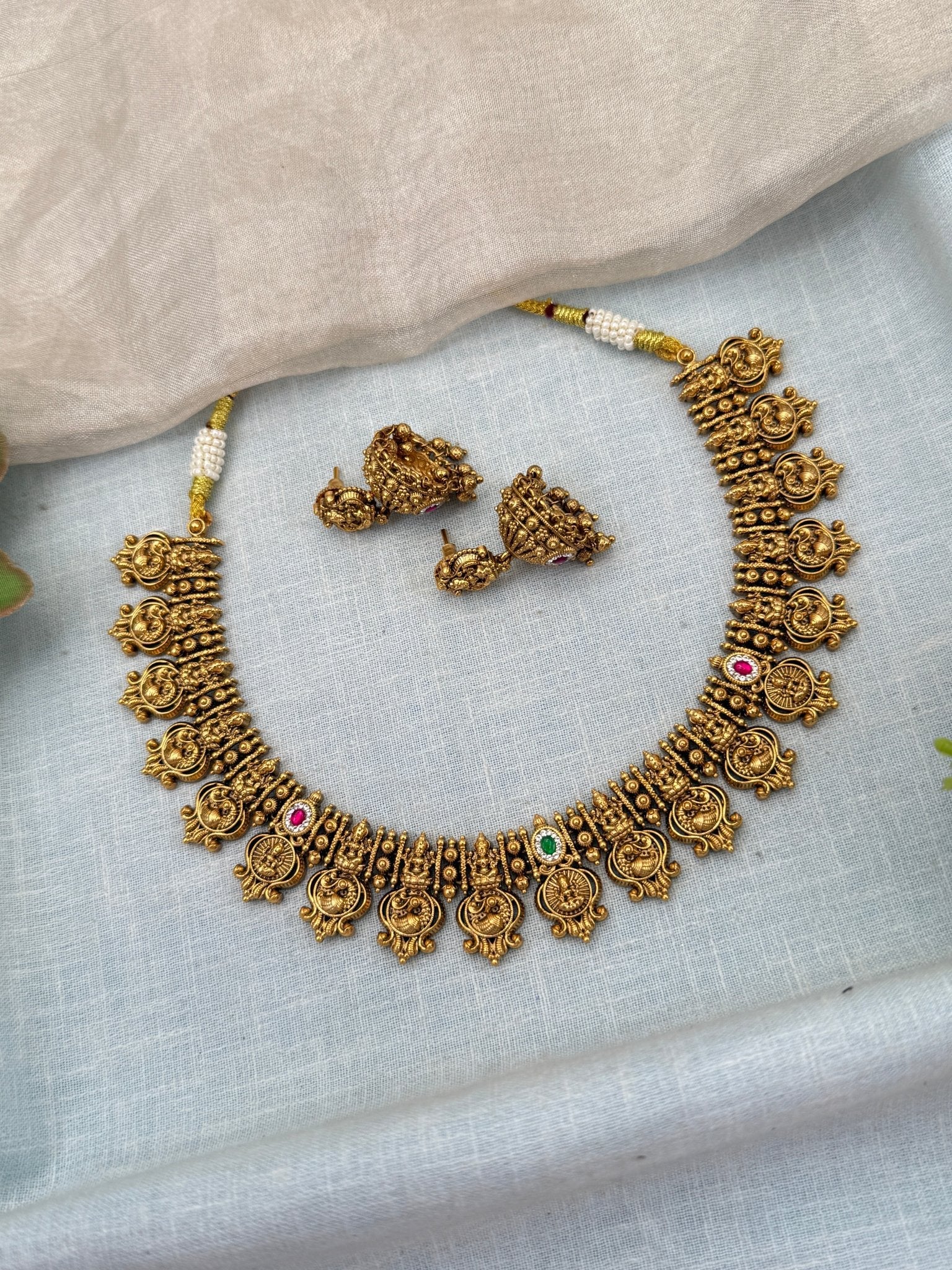 Royal Antique Lakshmi Short Necklace Set 0692 - Mahilas