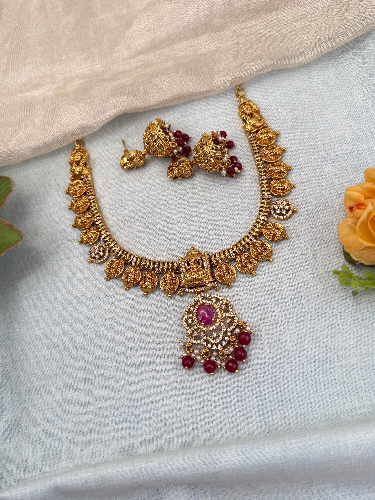 Royal Antique Lakshmi Short Necklace Set 0743 - Mahilas