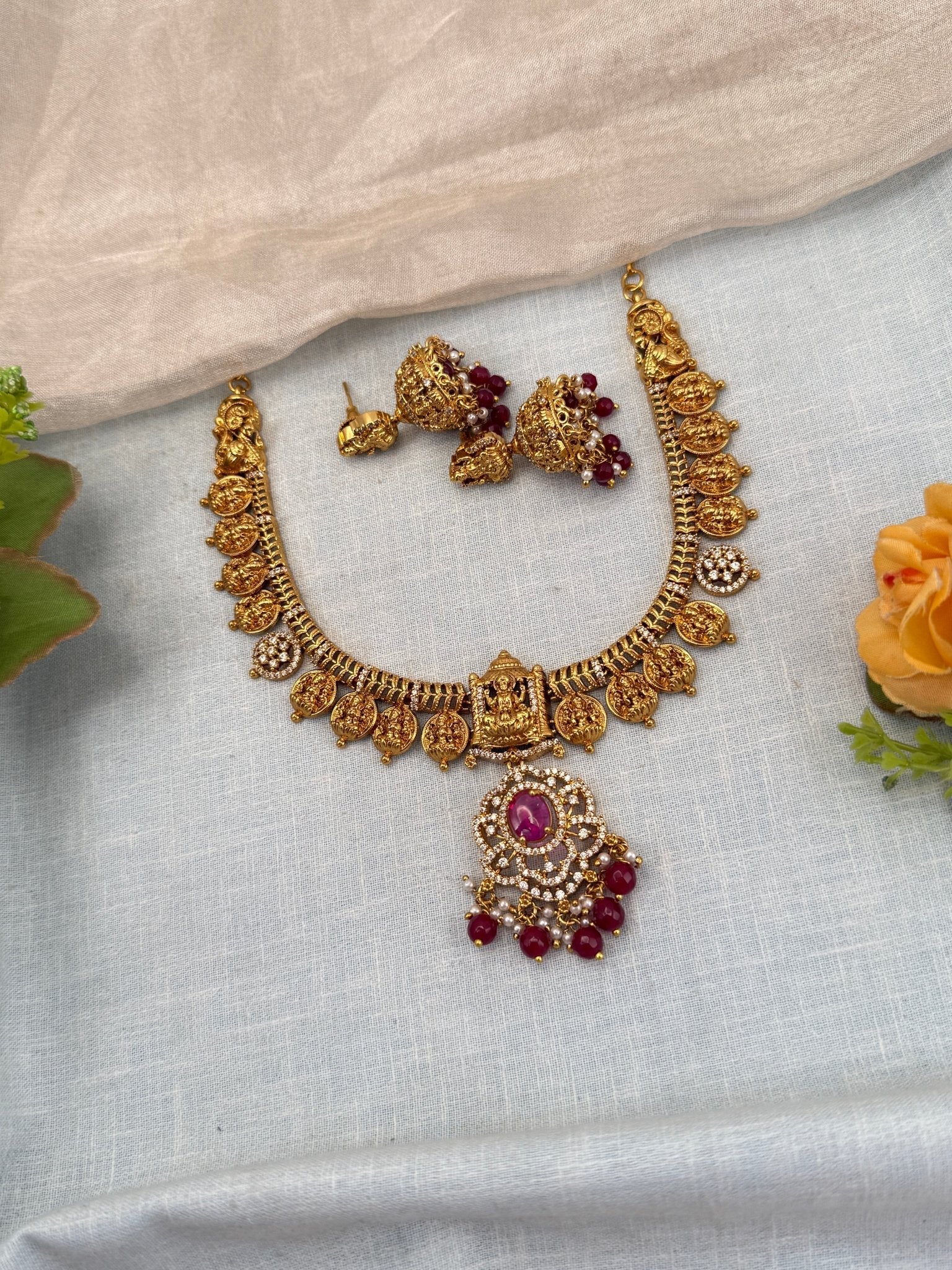 Royal Antique Lakshmi Short Necklace Set 0743 - Mahilas