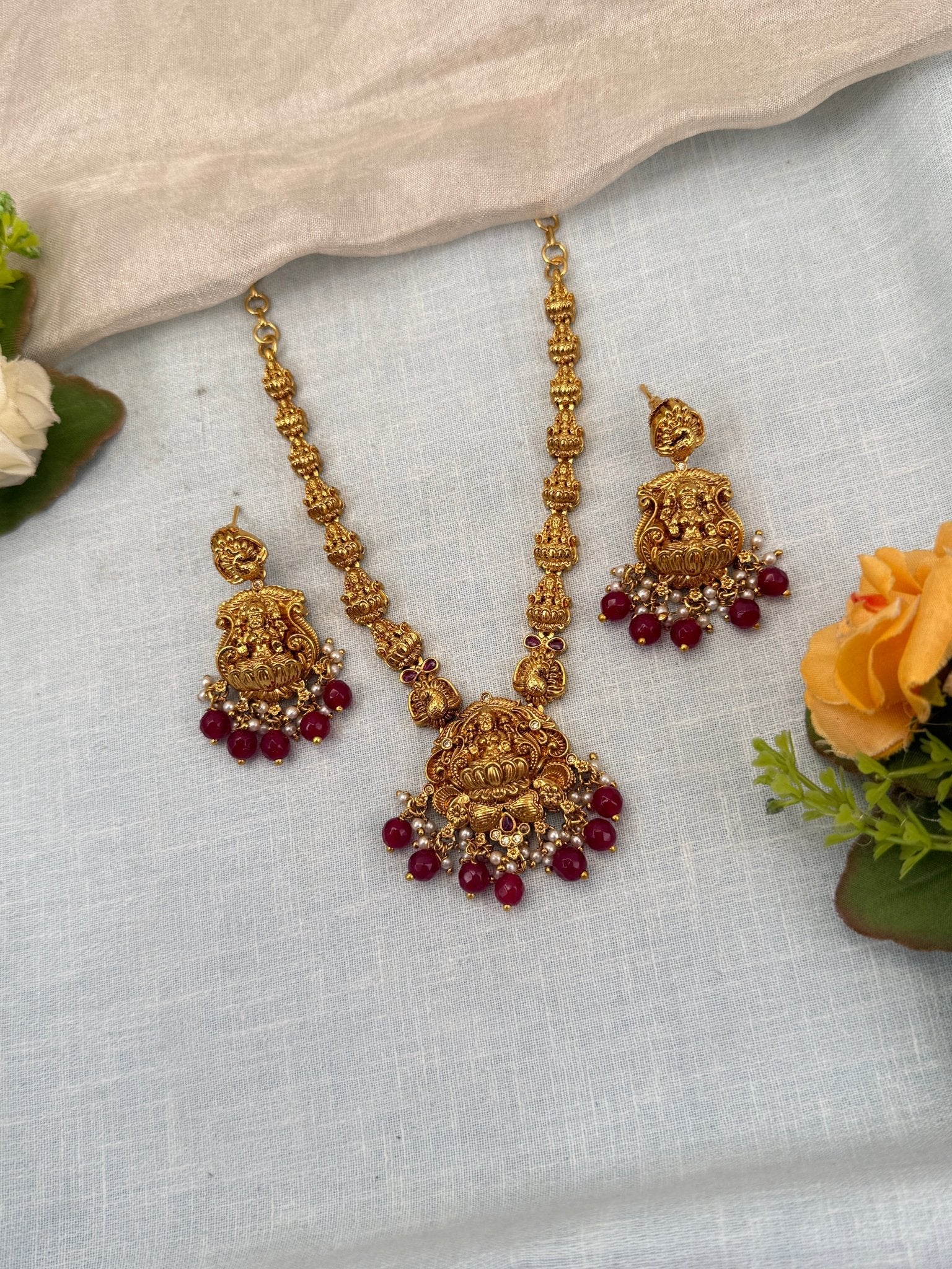 Royal Antique Lakshmi Short Necklace Set 0752 - Mahilas