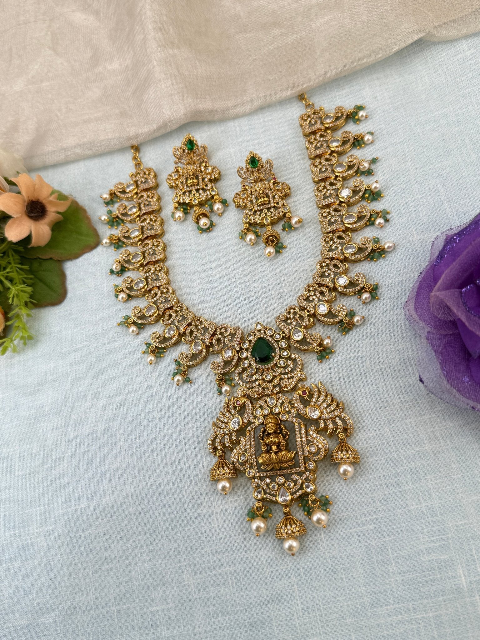 Royal Antique Lakshmi Short Necklace Set 0922 - Mahilas