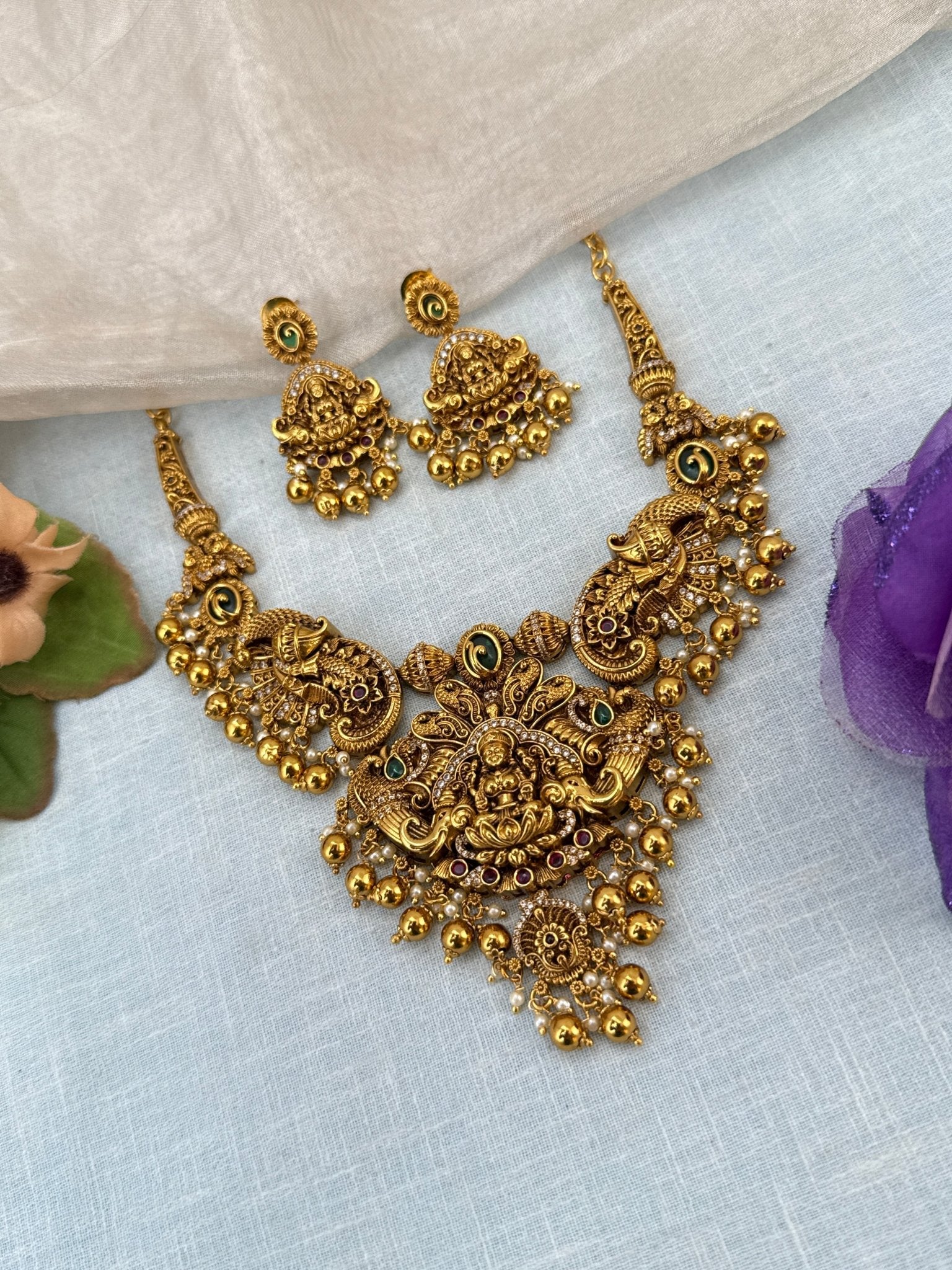 Royal Antique Lakshmi Short Necklace Set 0924 - Mahilas