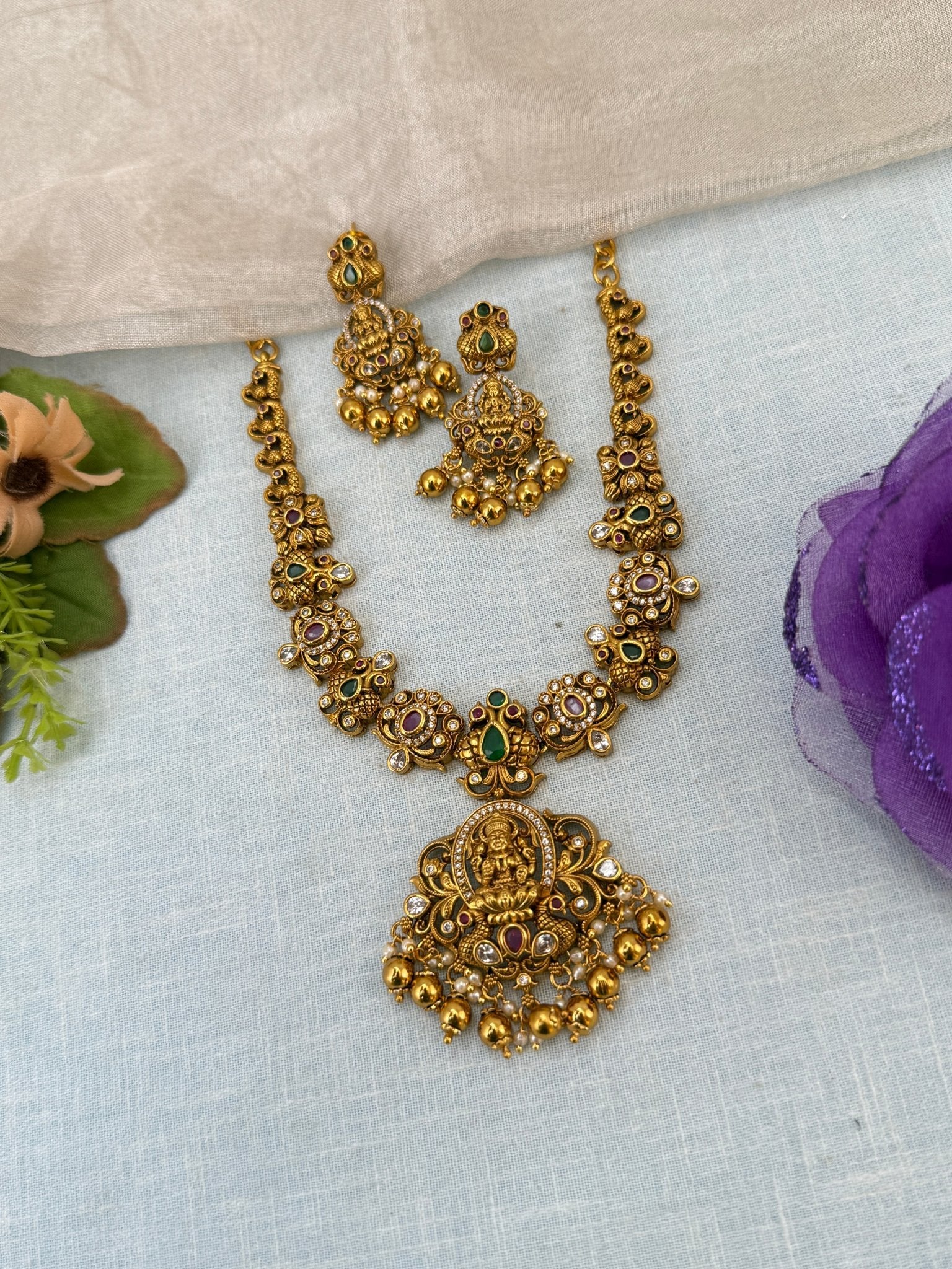 Royal Antique Lakshmi Short Necklace Set 0940 - Mahilas