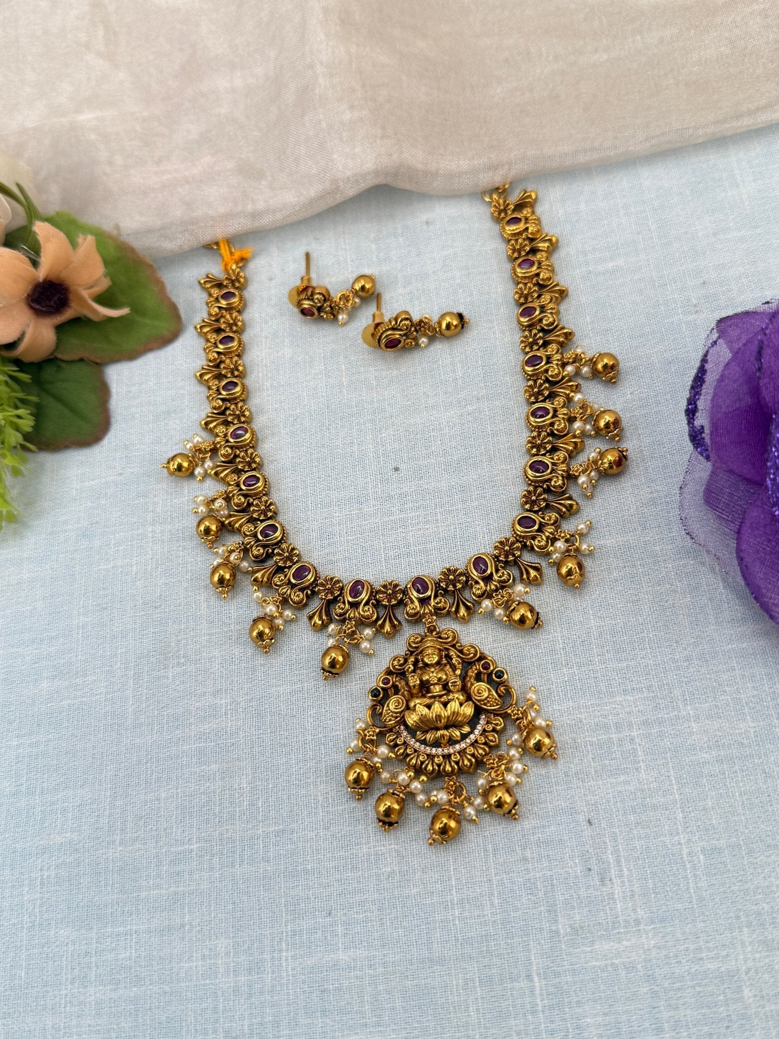 Royal Antique Lakshmi Short Necklace Set 0941 - Mahilas