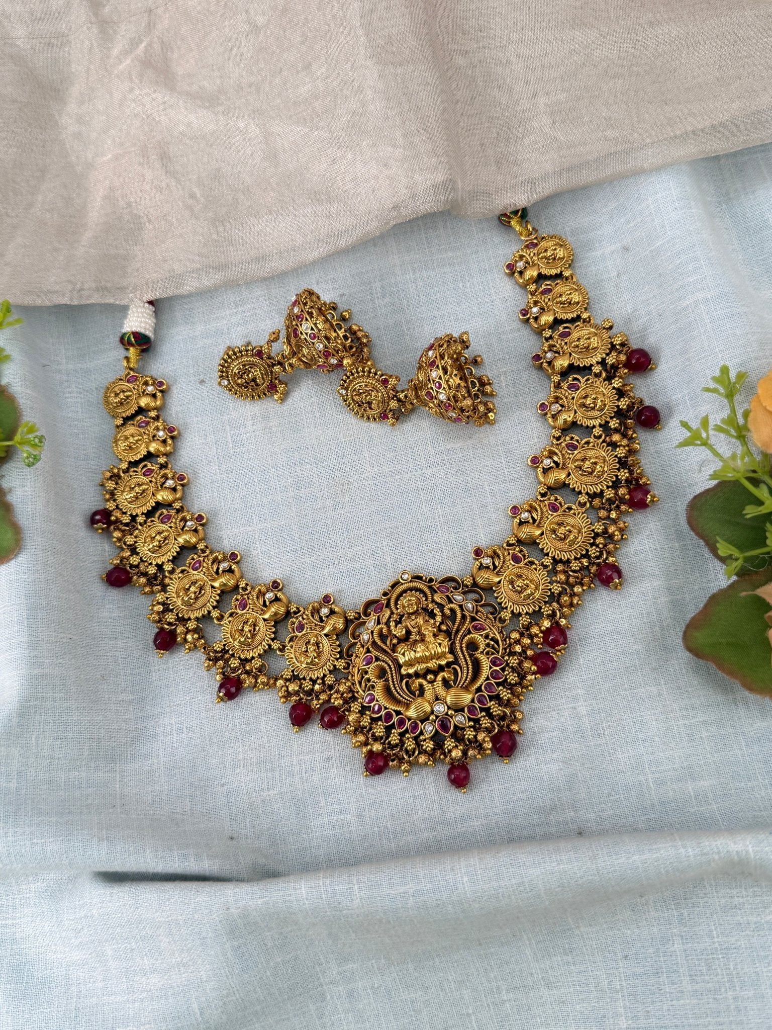 Royal Antique Lakshmi Short Necklace Set 1192 - Mahilas