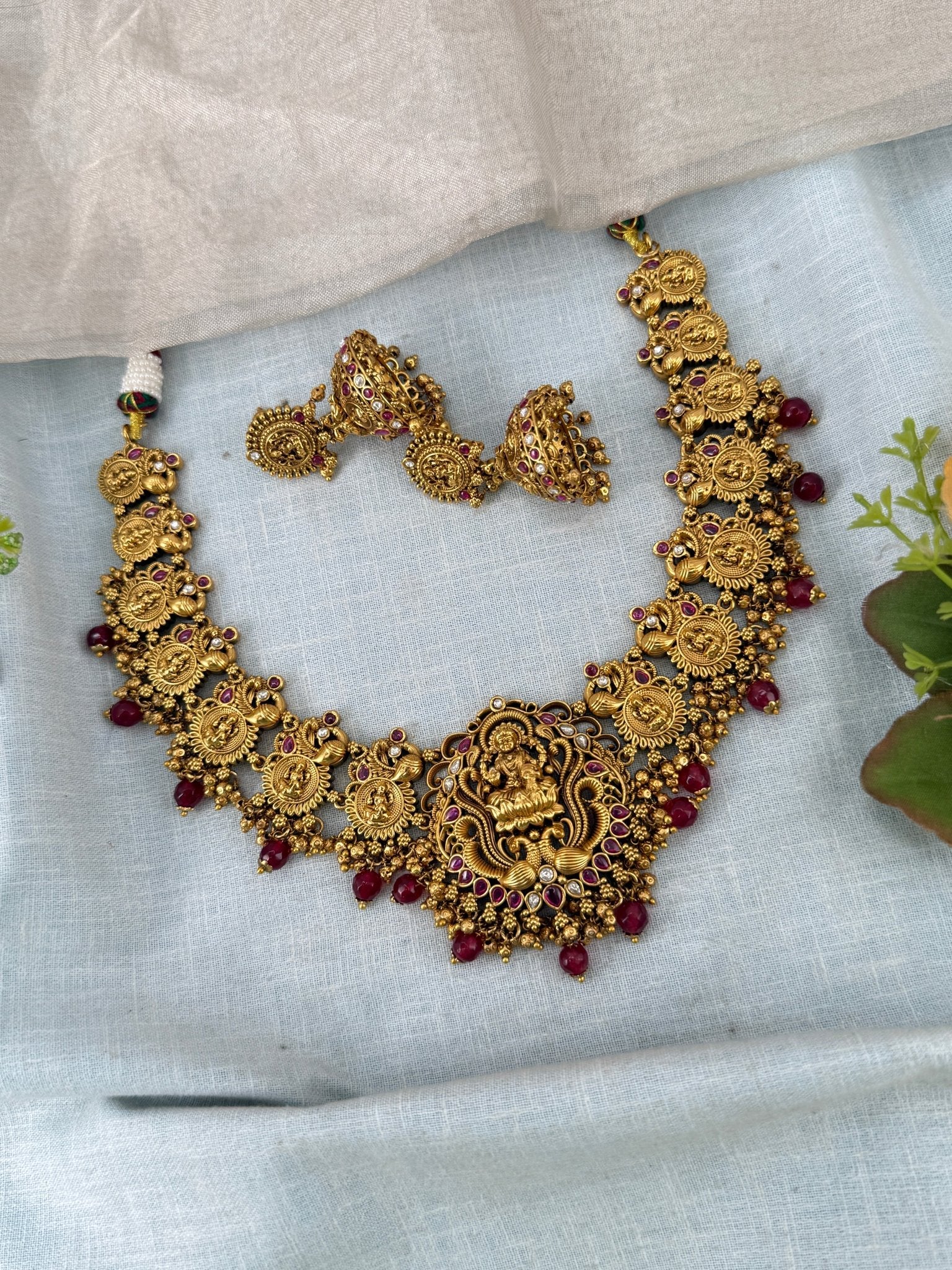 Royal Antique Lakshmi Short Necklace Set 1192 - Mahilas