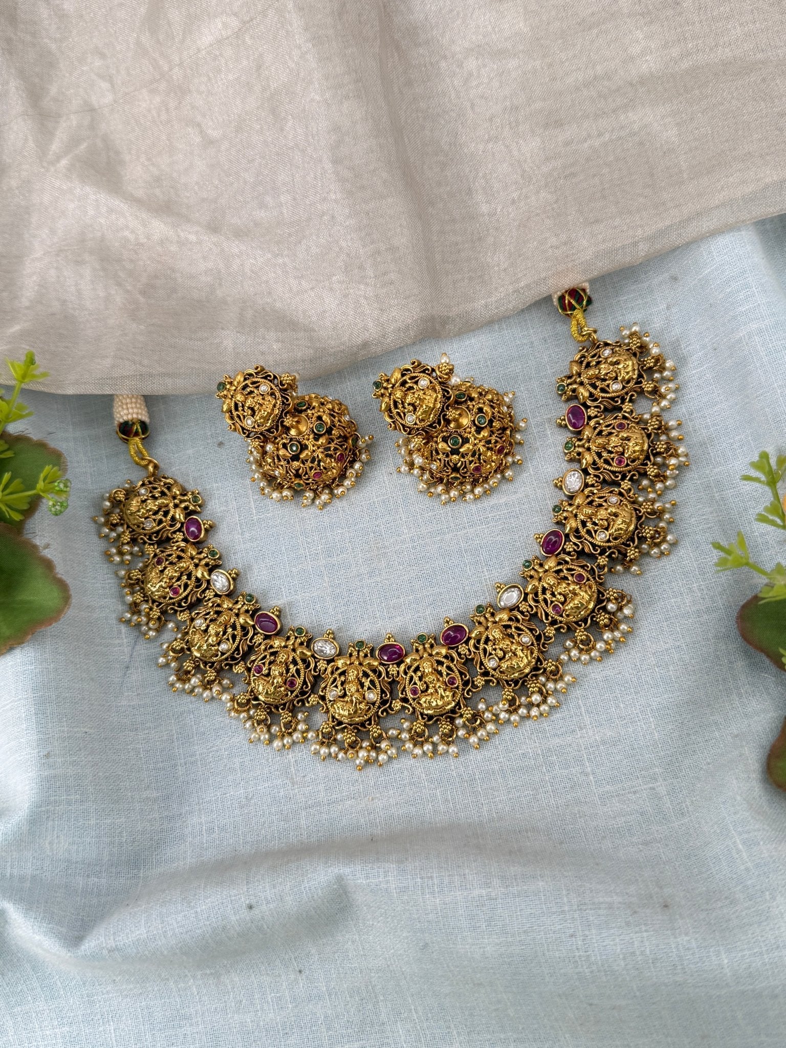 Royal Antique Lakshmi Short Necklace Set 1193 - Mahilas