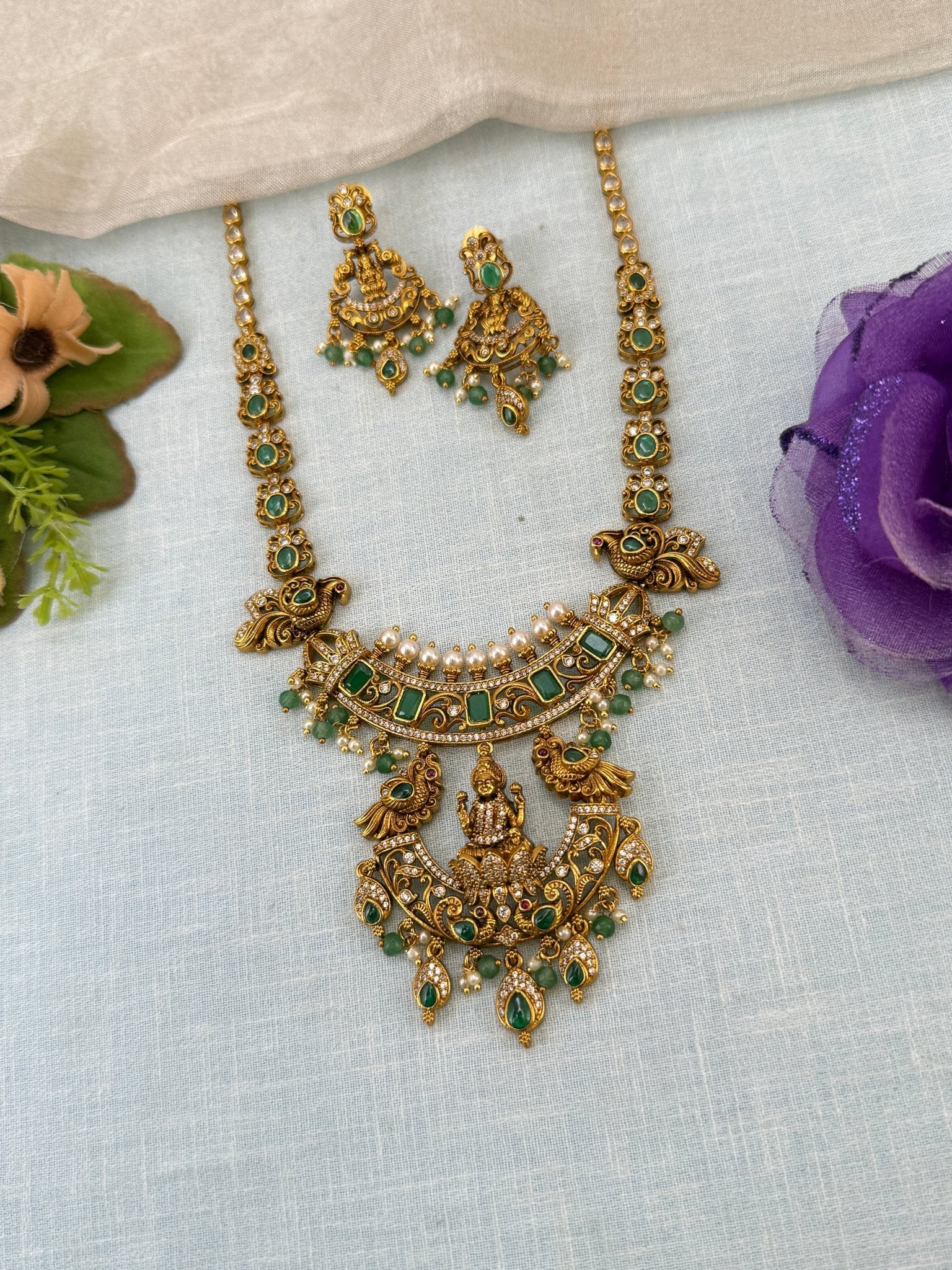 Royal Antique Lakshmi Stone Short Necklace Set 0937 - Mahilas