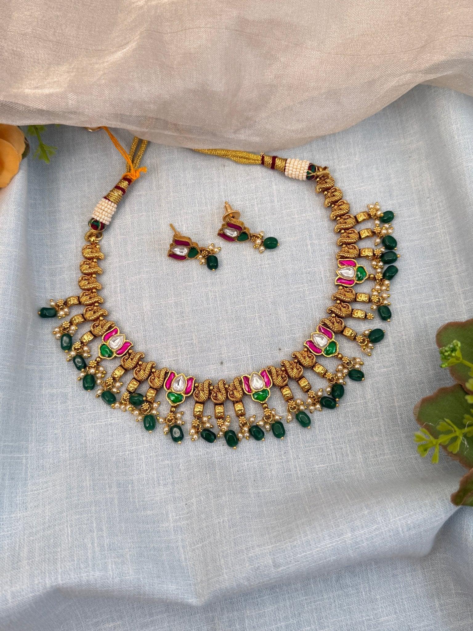 Royal Antique Lotus Short Necklace Set 962 - Mahilas
