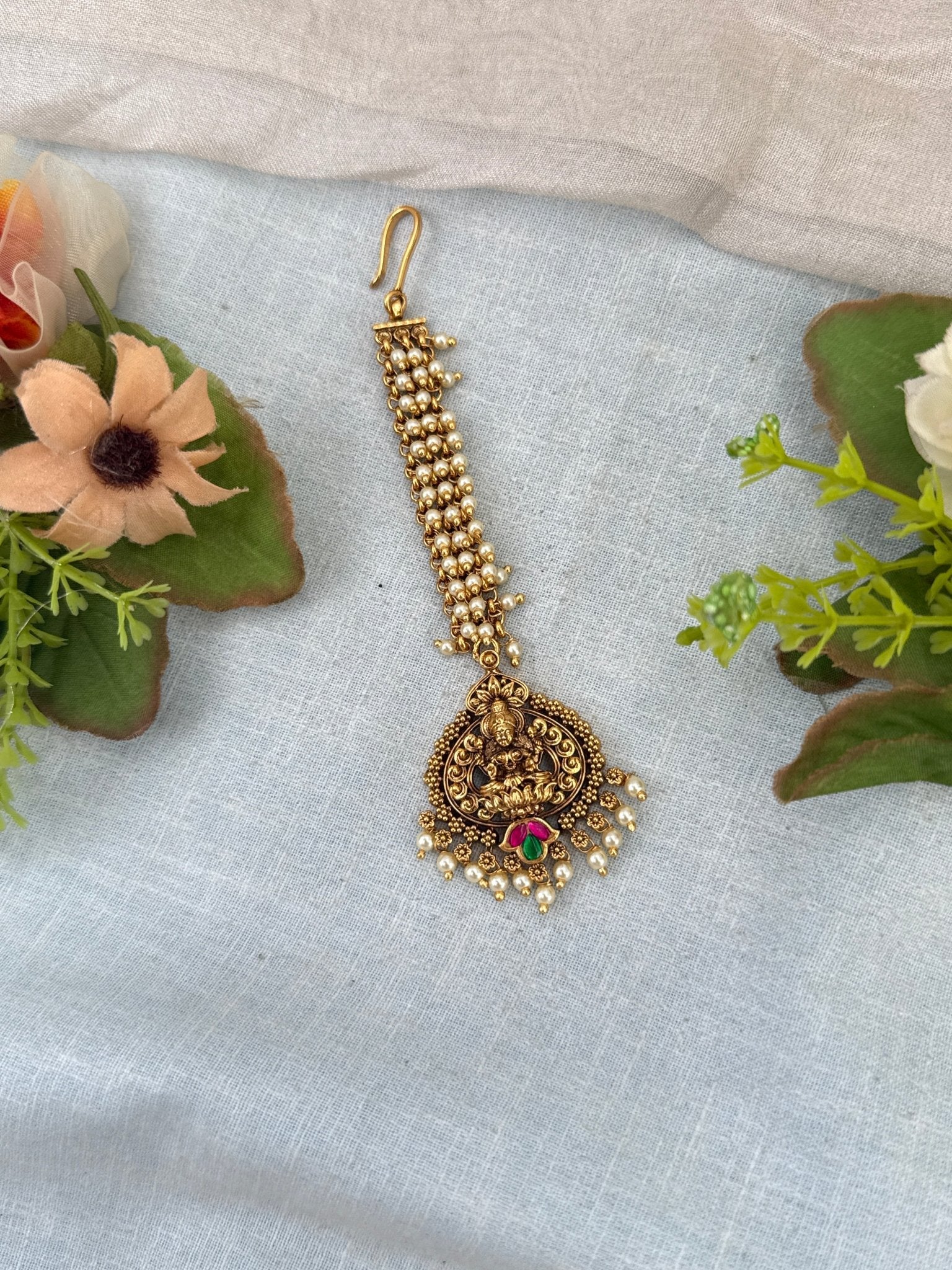Royal Antique Maang Tikka 557 - Mahilas