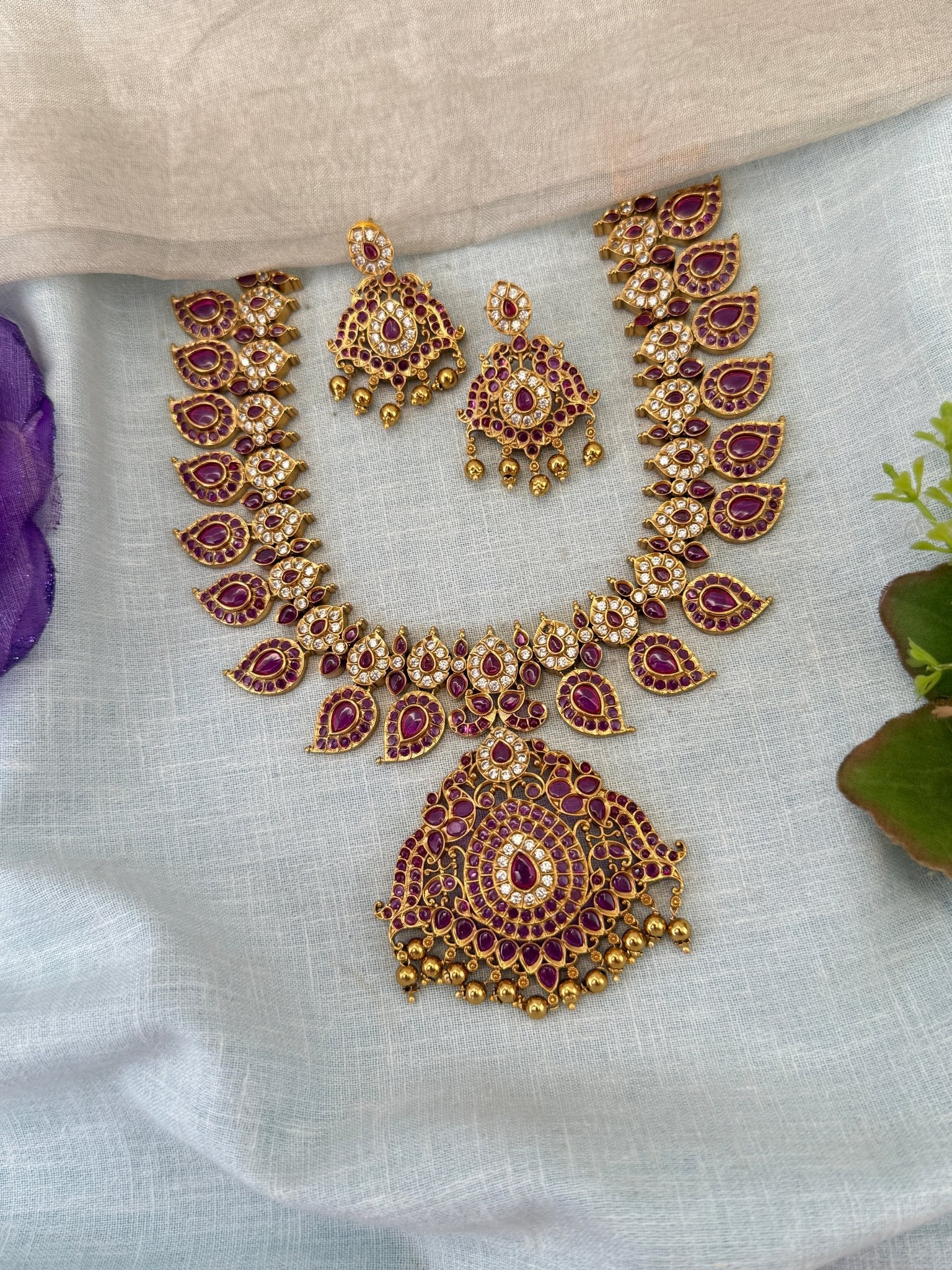 Royal Antique Mango Pendant Short Necklace Set 1201 - Mahilas