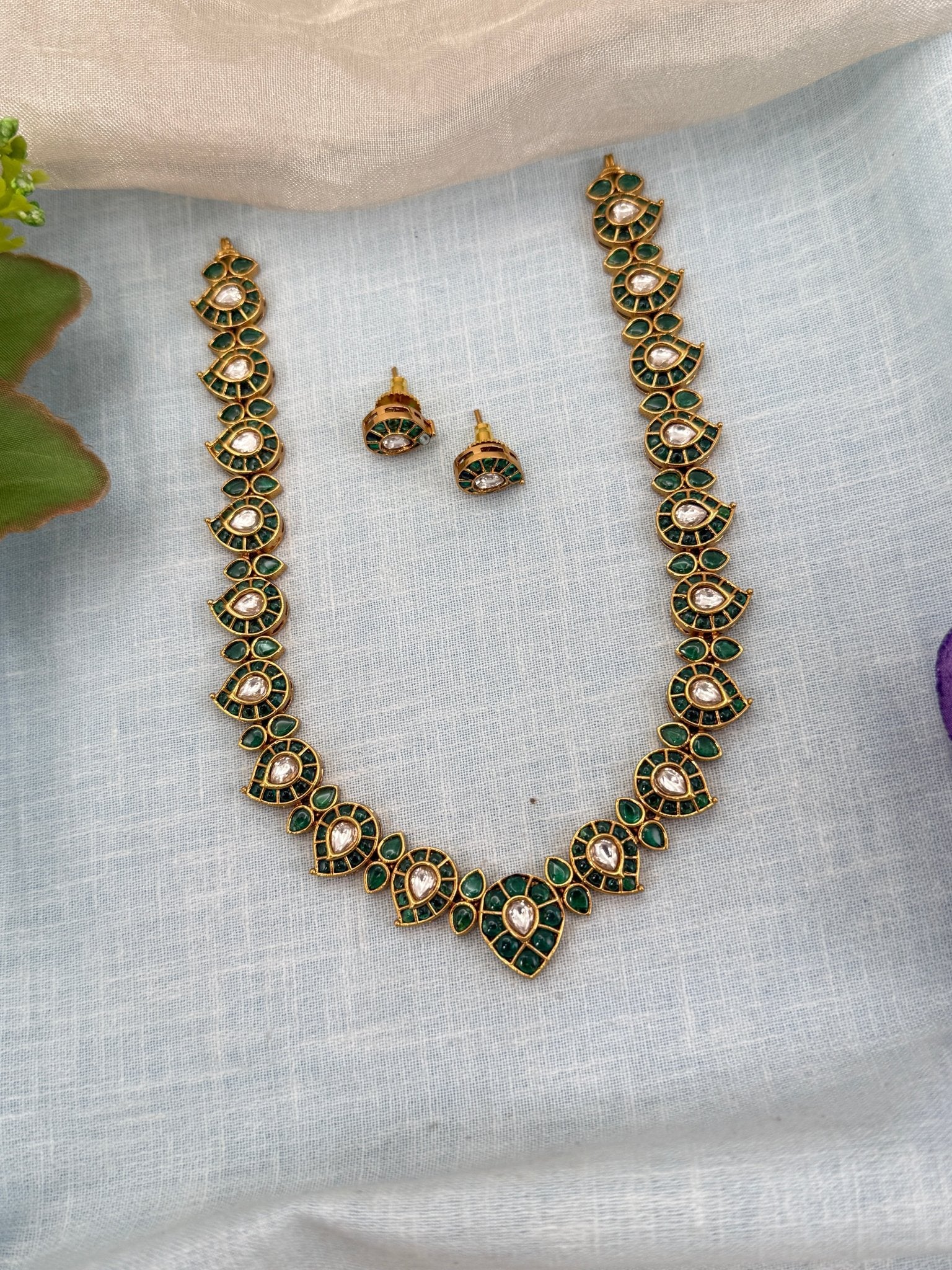 Royal Antique Mango Short Necklace Set 0635 - Mahilas