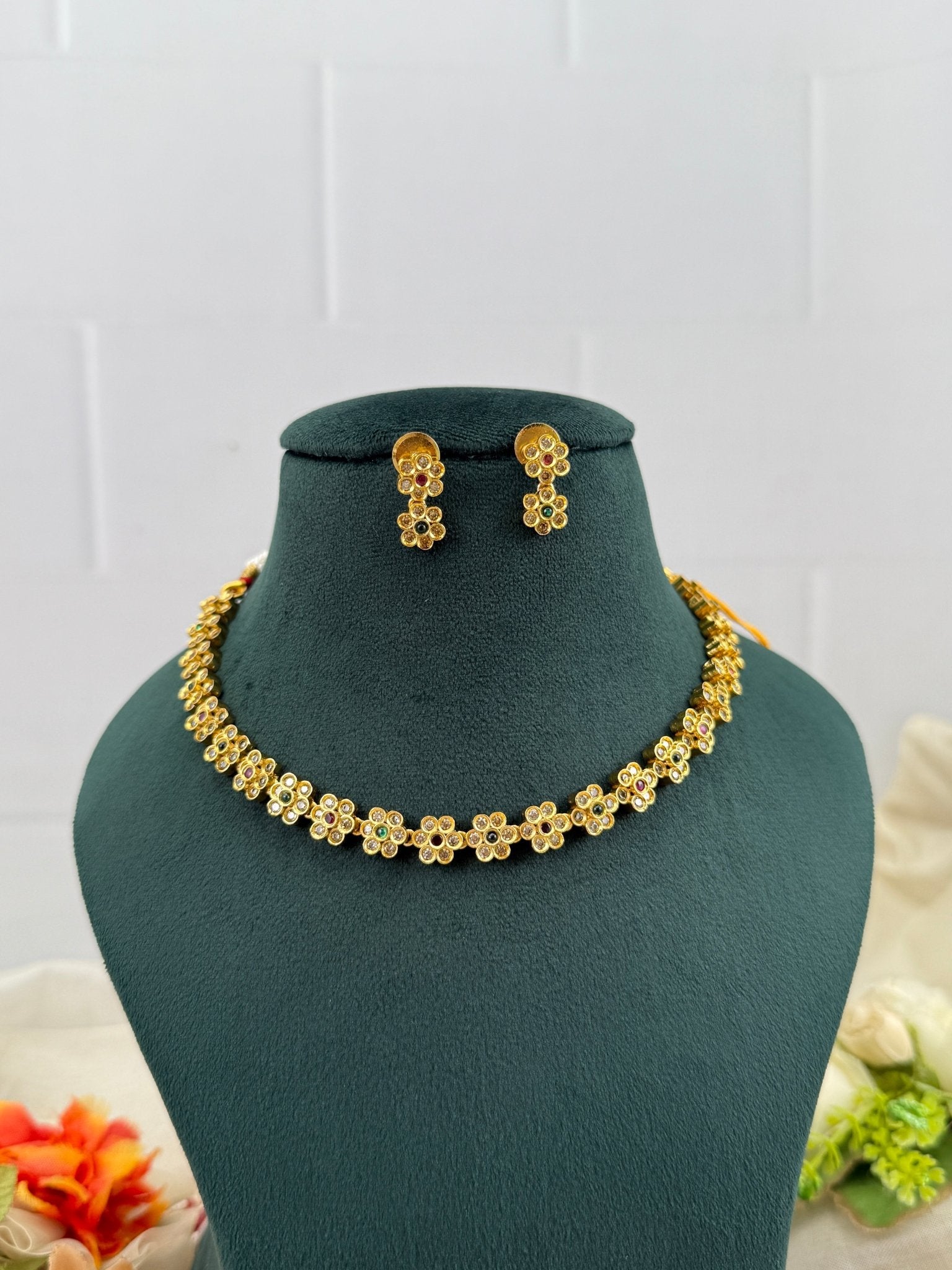 Royal Antique Necklace Set 749 - Mahilas