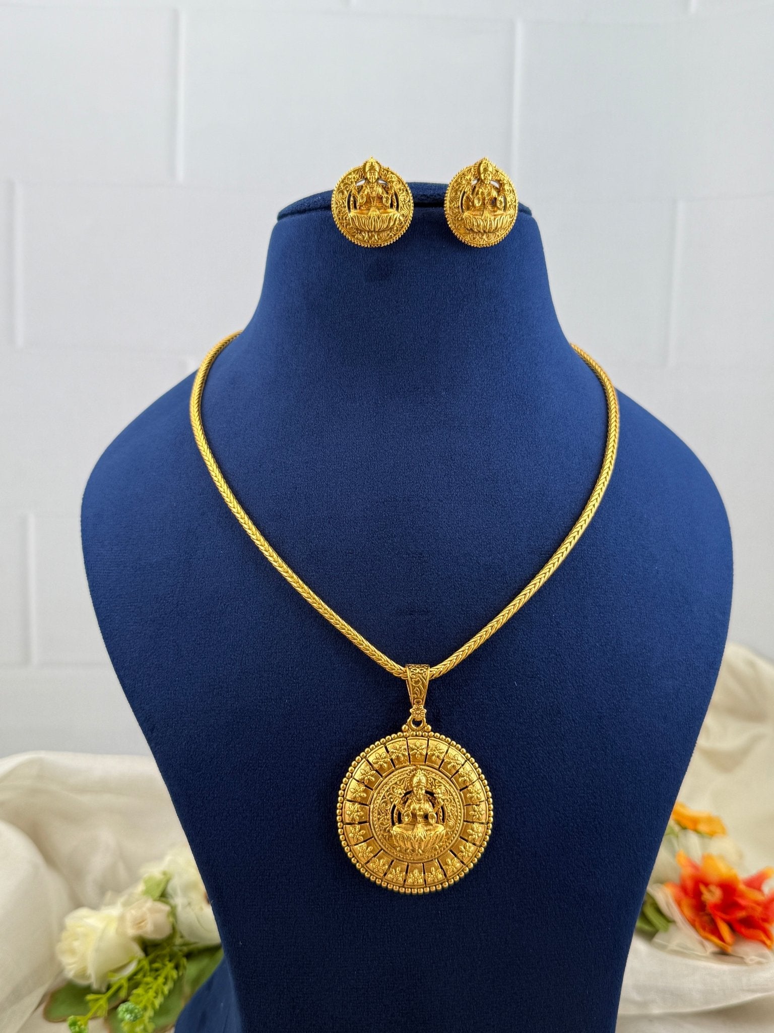 Royal Antique Pendant Necklace Set 755 - Mahilas